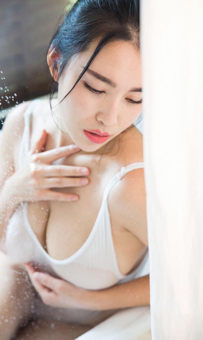 性感少妇杨依巨乳摇晃晃晃动男人心