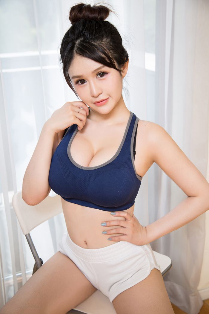 香艳妹子颜爱泽童颜巨乳激情四射