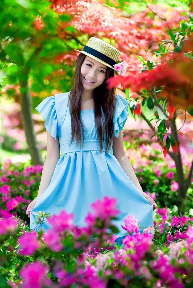花样养眼美少女身穿蓝色裙子 很迷人