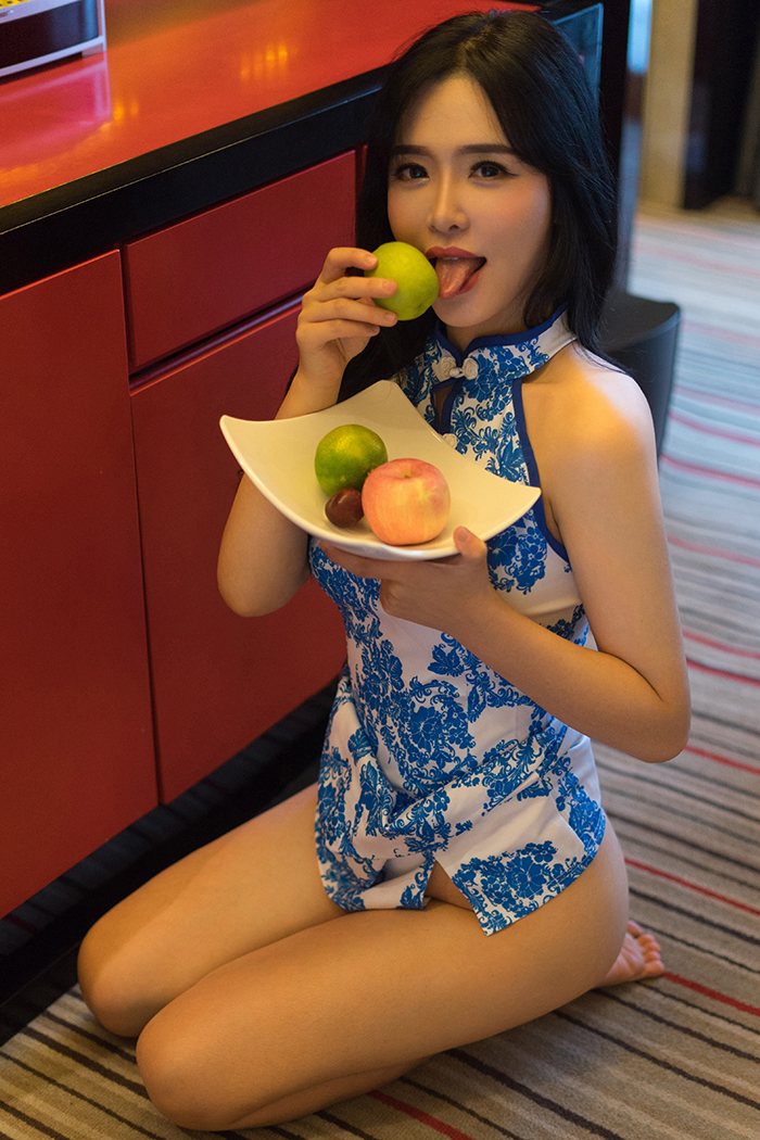 翘臀美女刘钰儿乳香袭人十足女王范