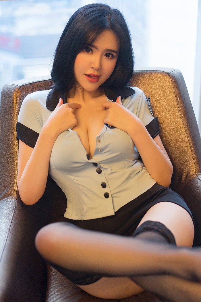 美女秘书刘钰儿制服诱惑媚眼勾魂