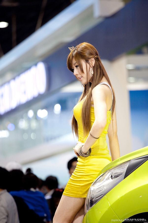 韩国顶级美艳车模黄美姬