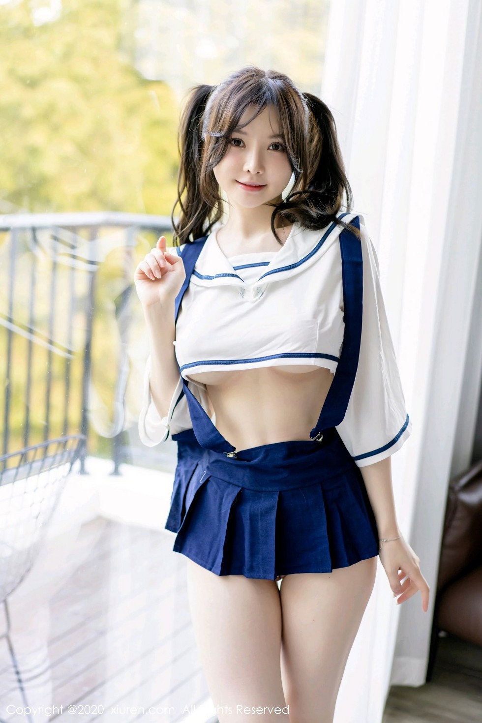 女神糯美子Mini清纯双马尾校服主题私房半脱秀豪乳翘臀诱惑写真