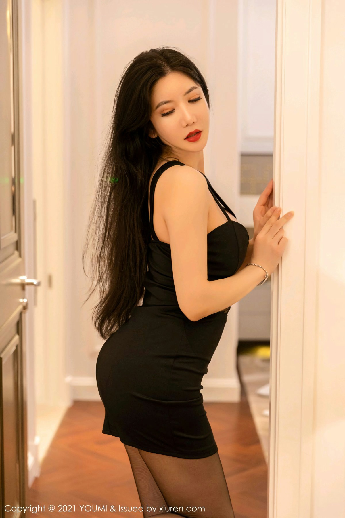 [YOUMI尤蜜荟] 2021.01.27 VOL.594 心妍小公主 魅惑的黑色主题服饰性感写真 [49+1P]