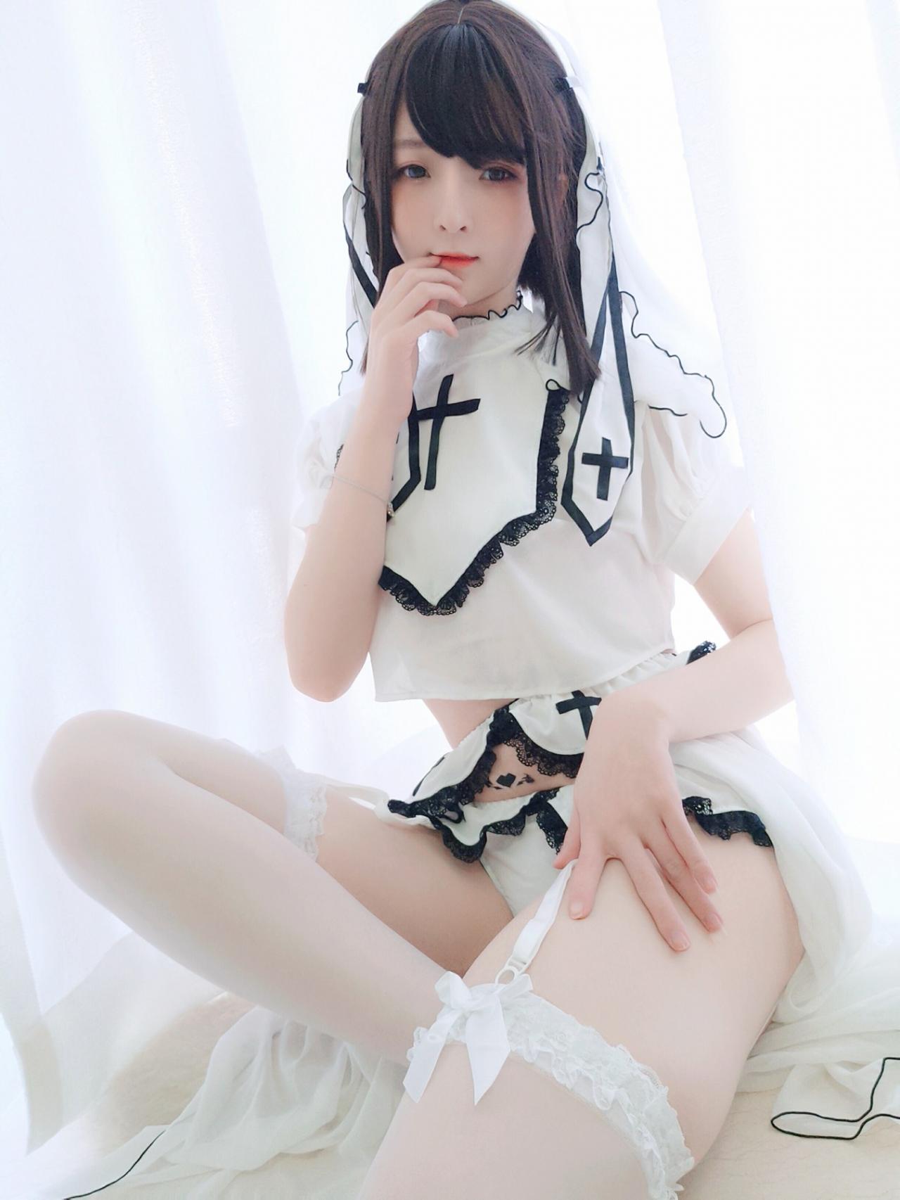 一小央泽 COSPLAY 白修女