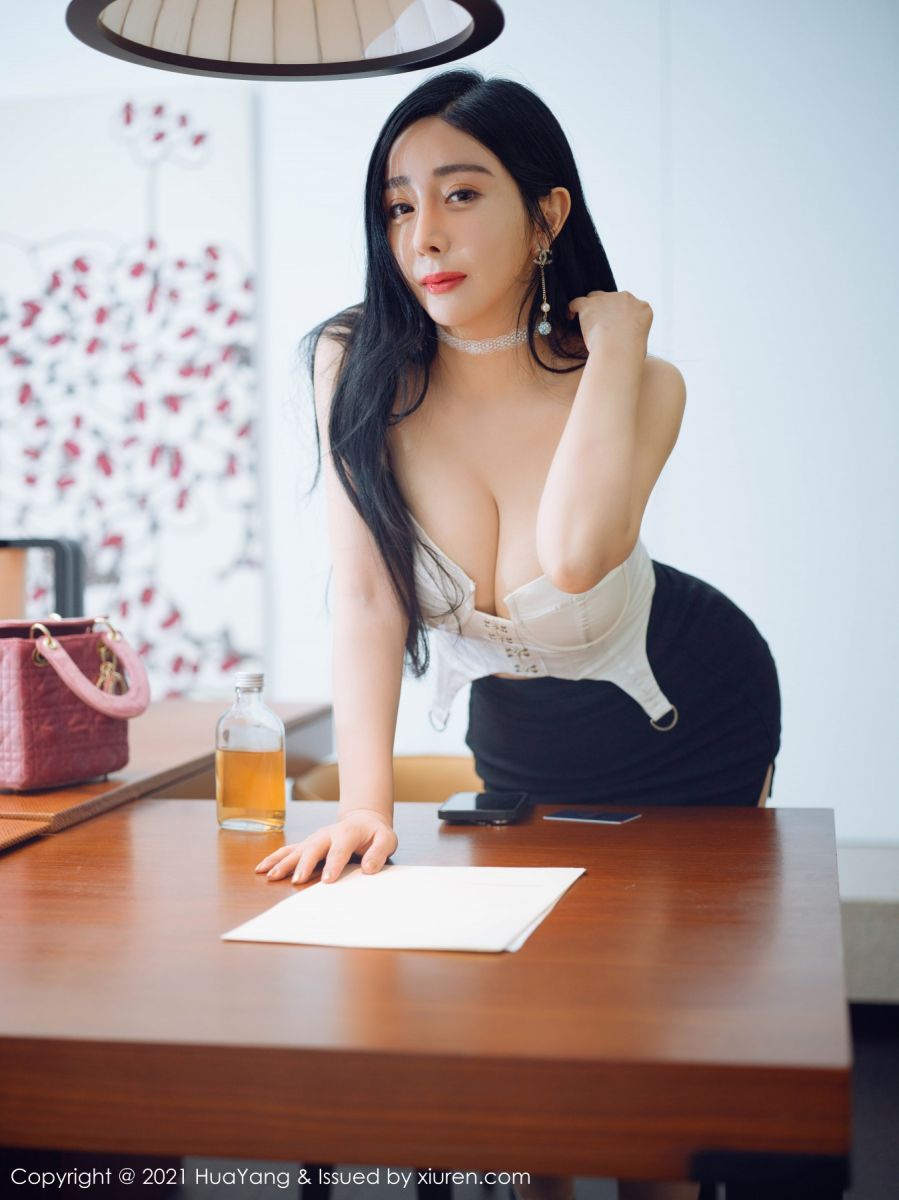 [HuaYang花漾写真] 2021.03.30 VOL.381 允爾 身穿经典职场制服的保险经纪 [46+1P]