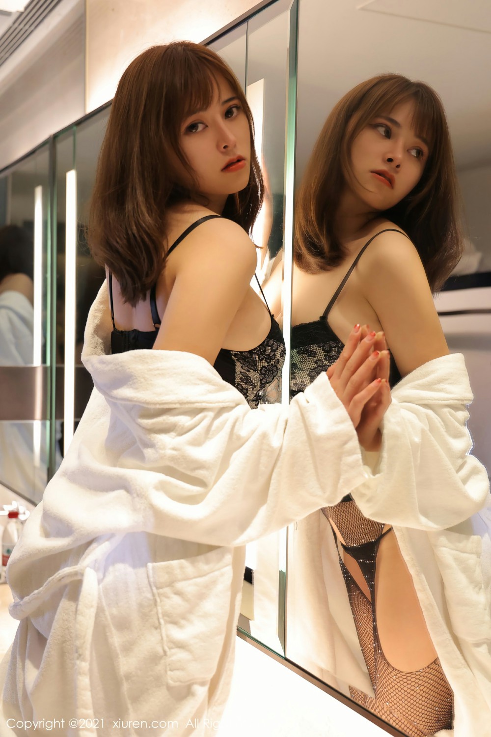 [XiuRen秀人网] 2021.08.02 No.3742 奈沐子 束腰与网袜 性感写真 [61+1P]