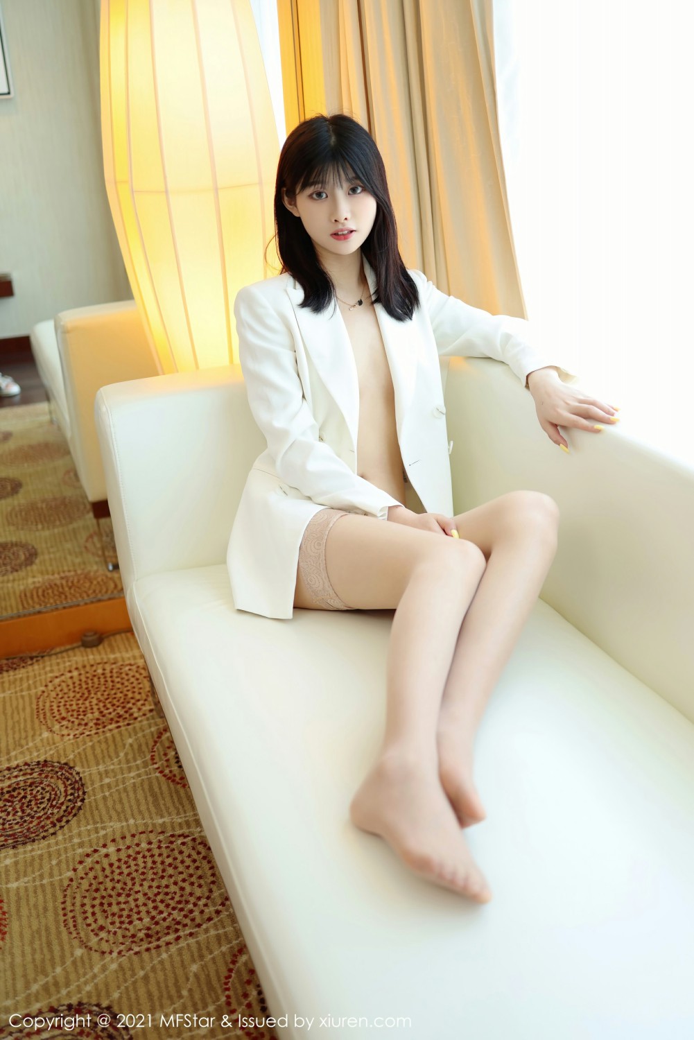 [MFStar模范学院] 2021.08.06 VOL.522 77qiqi 西装与蕾丝丝袜 [47+1P]