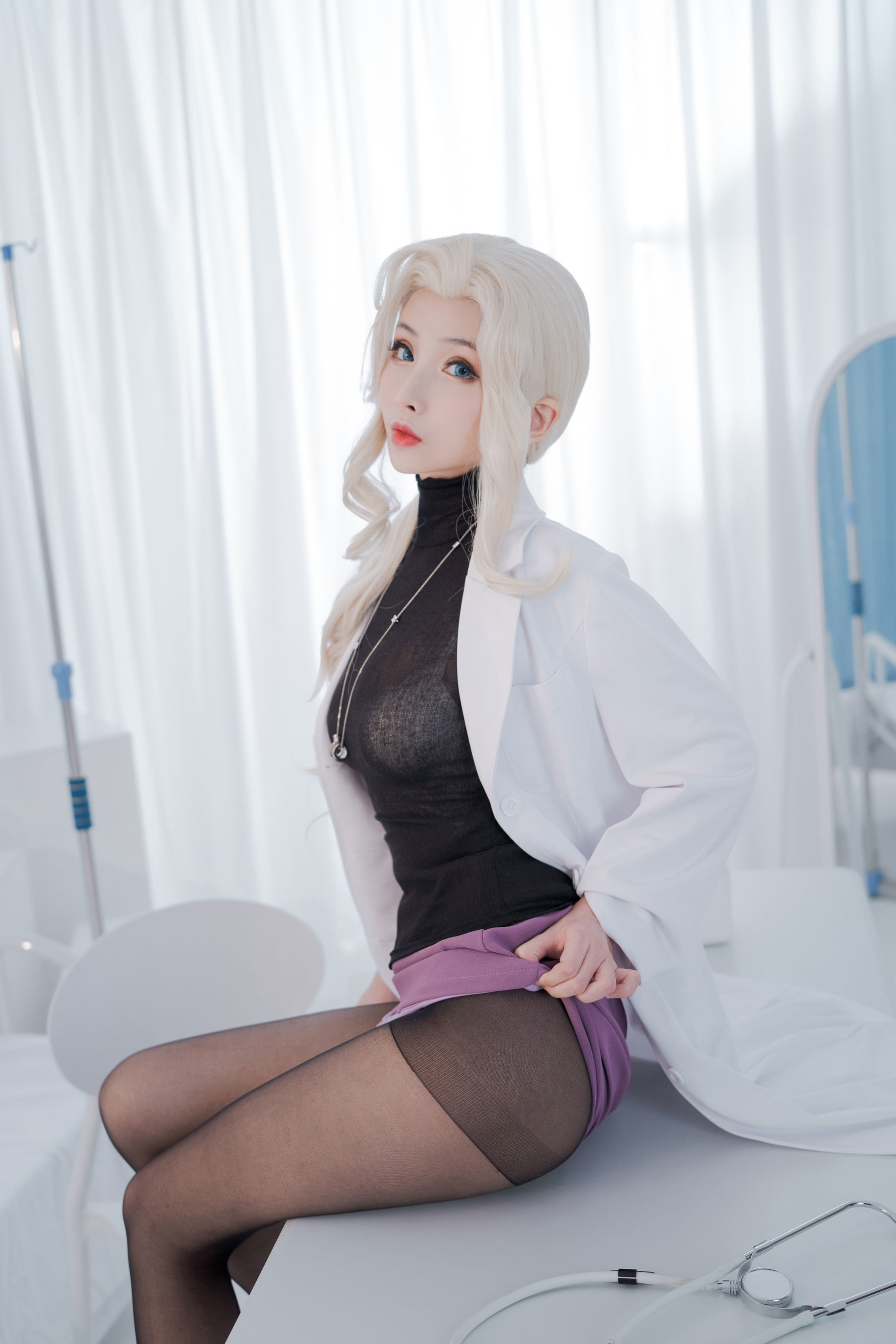 [COSPLAY]rioko凉凉子 – 透视装的校医大姐姐