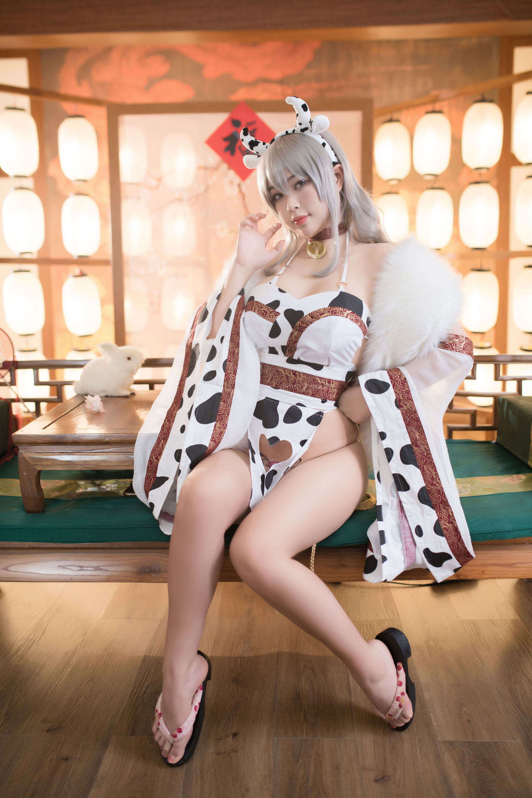 [COSPLAY]萌系小姐姐-白烨 – 色牛牛