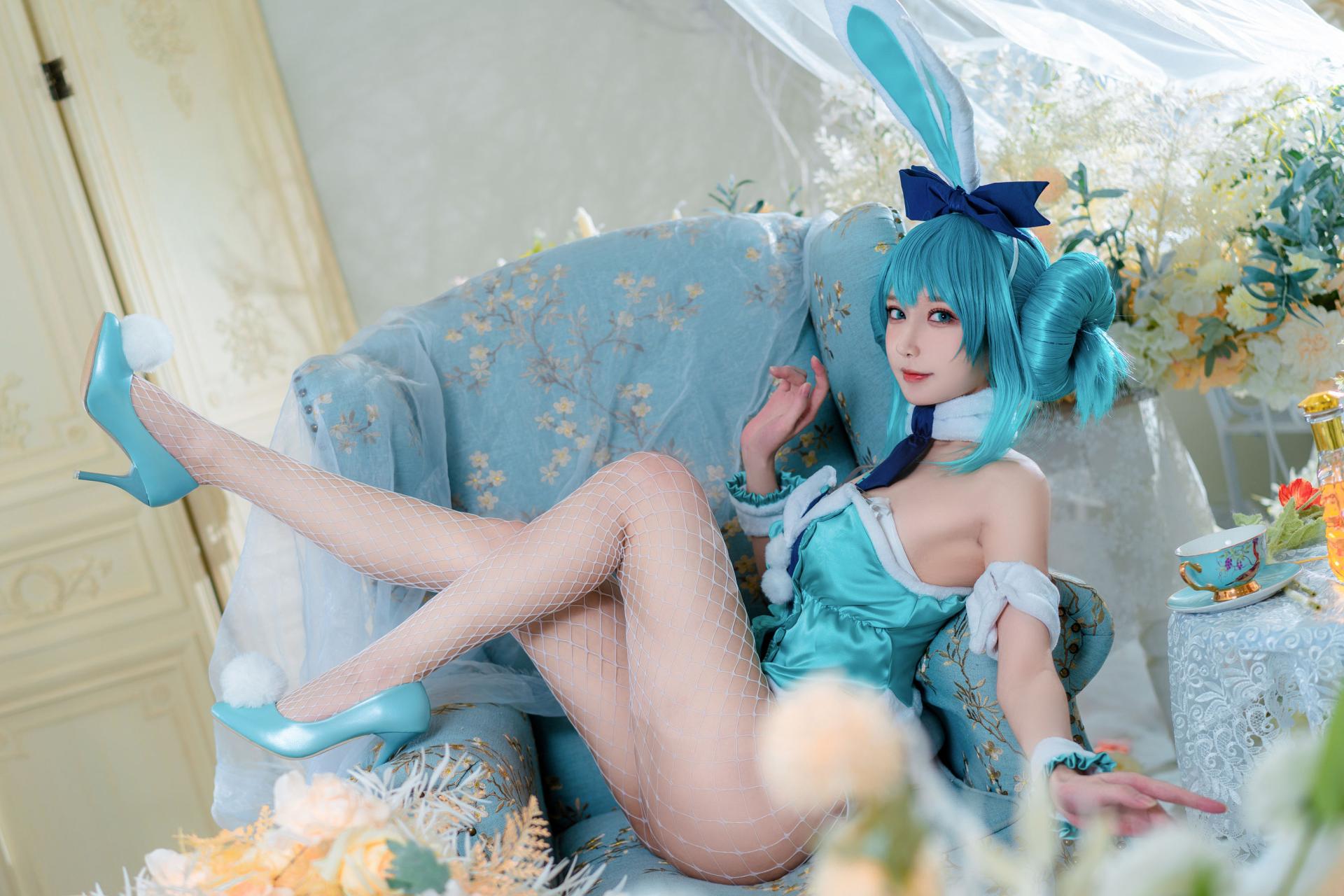 [COSPLAY]阿包也是兔娘 – 白兔miku