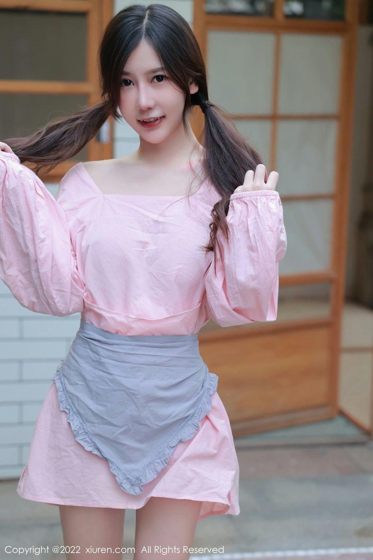 [XiuRen秀人网] 2022.10.12 No.5697 尹甜甜 豆腐店拍摄 粉色服饰 性感写真 [52+1P]