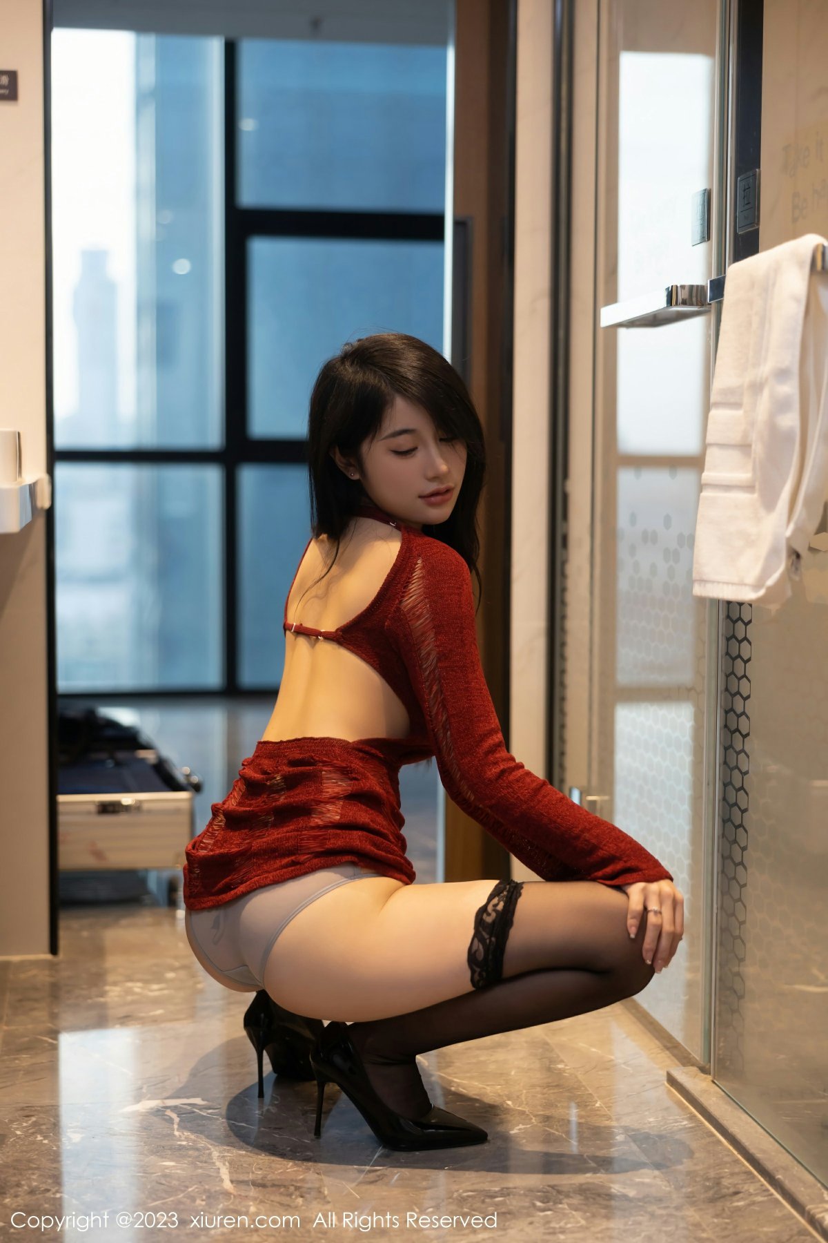 [XiuRen秀人网] 2023.01.05 No.6087 美七 Mia 红色服饰 魅惑黑丝 性感写真 [74+1P]