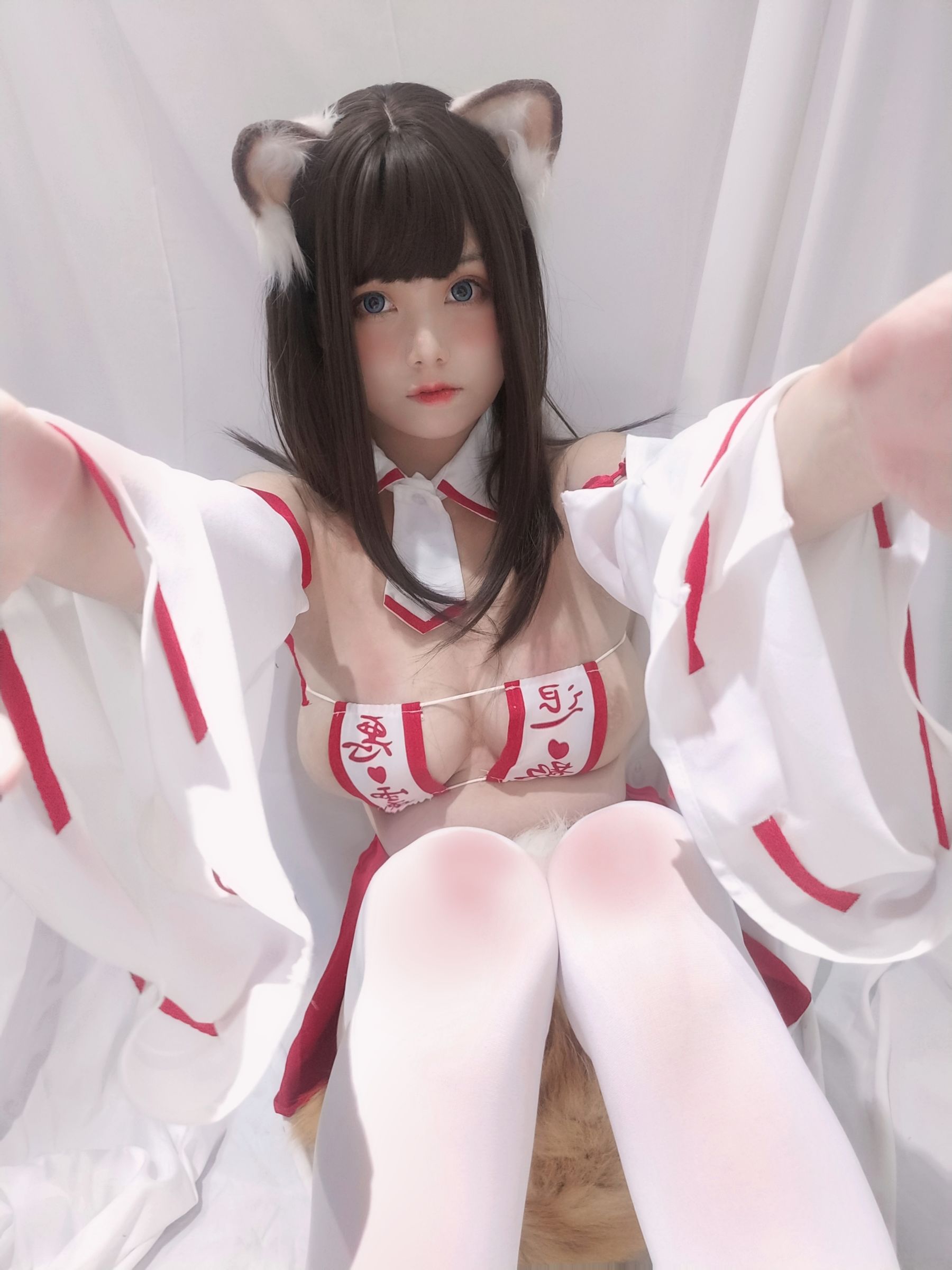 [COSPLAY]蜜汁猫裘 – 巫女小狐狸