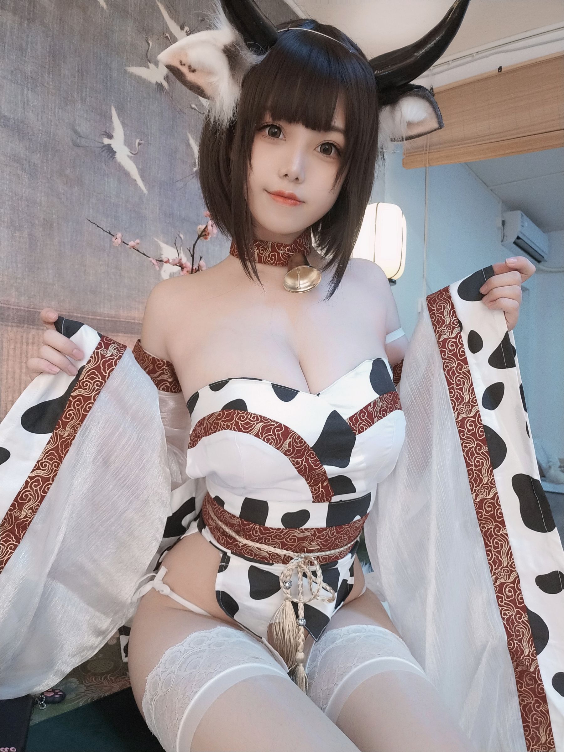 [COSPLAY]蜜汁猫裘 – 奶牛