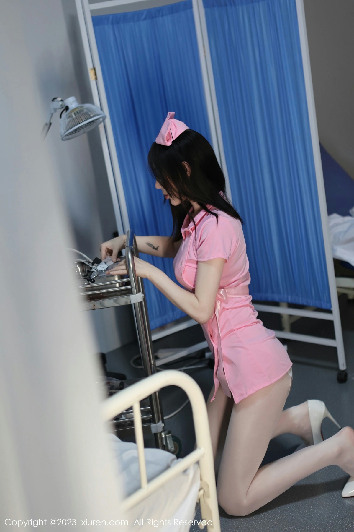 [XiuRen秀人网] 2023.08.22 No.7265 曼柔 粉色情趣护士服 性感写真 [60+1P]