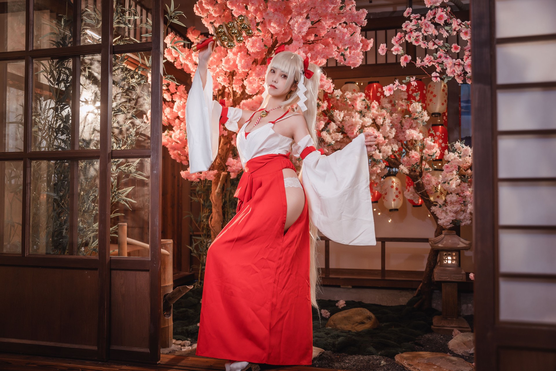 [COSPLAY]蜜汁猫裘 – 可畏巫女