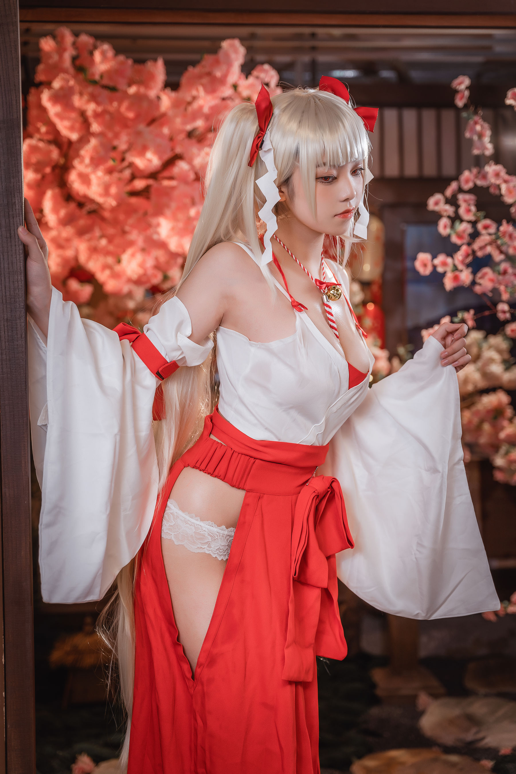 [COSPLAY]蜜汁猫裘 – 可畏巫女