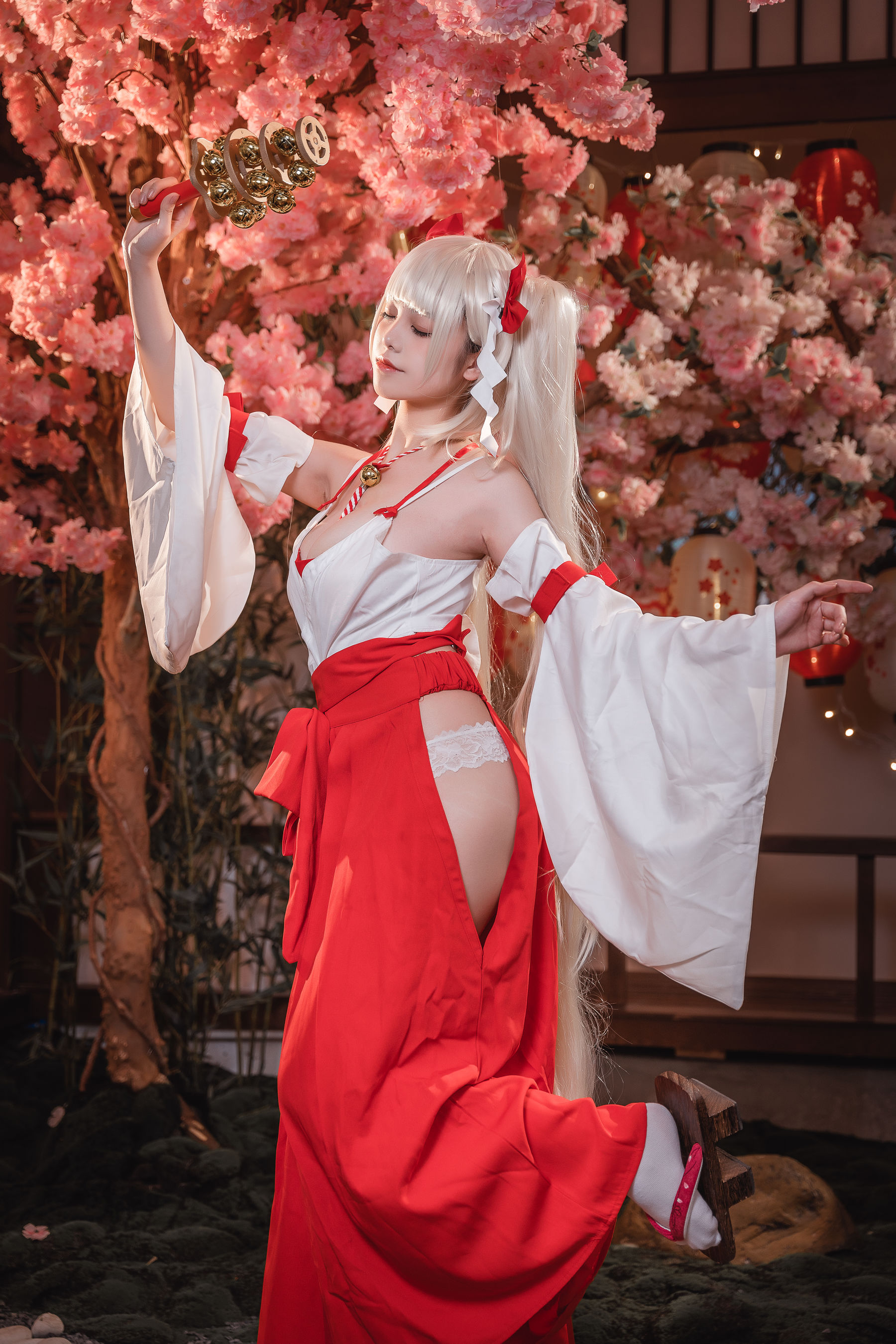 [COSPLAY]蜜汁猫裘 – 可畏巫女