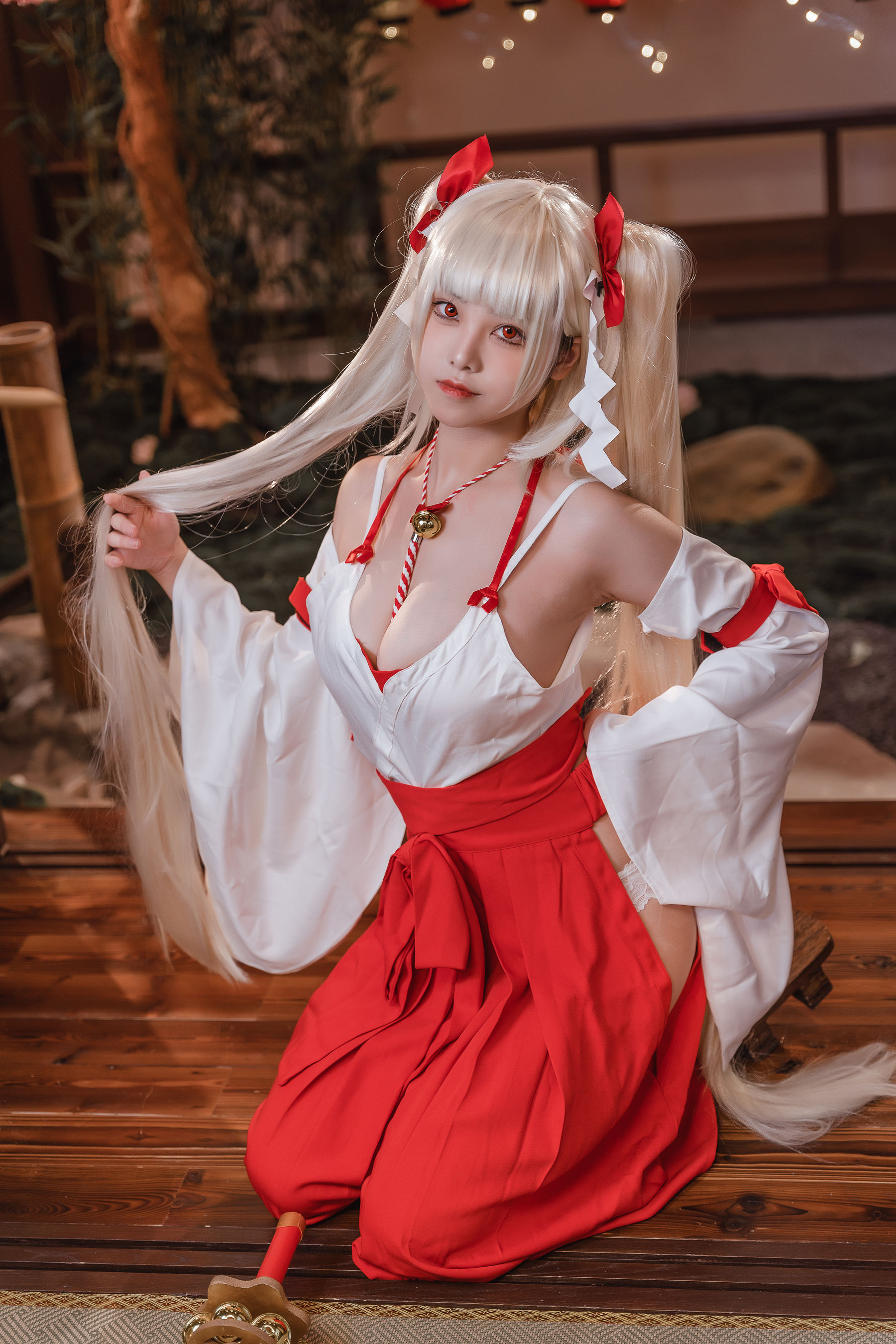 [COSPLAY]蜜汁猫裘 – 可畏巫女