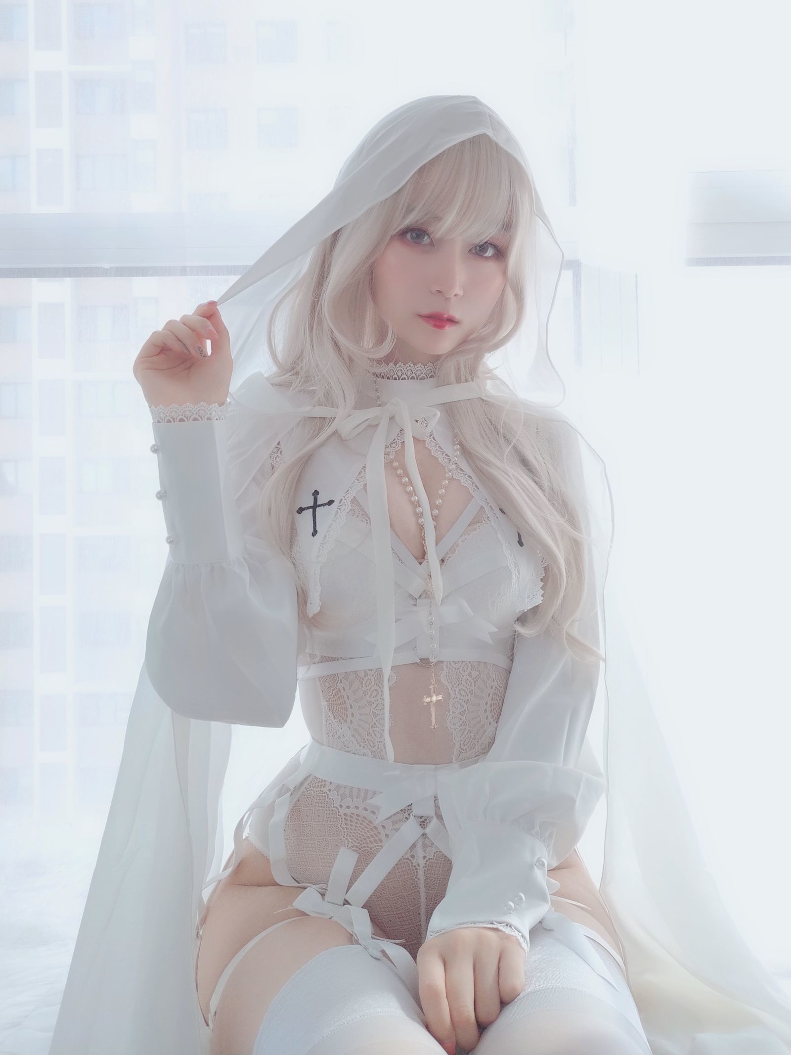 [COSPLAY] Coser小姐姐白银 – 纯白圣女