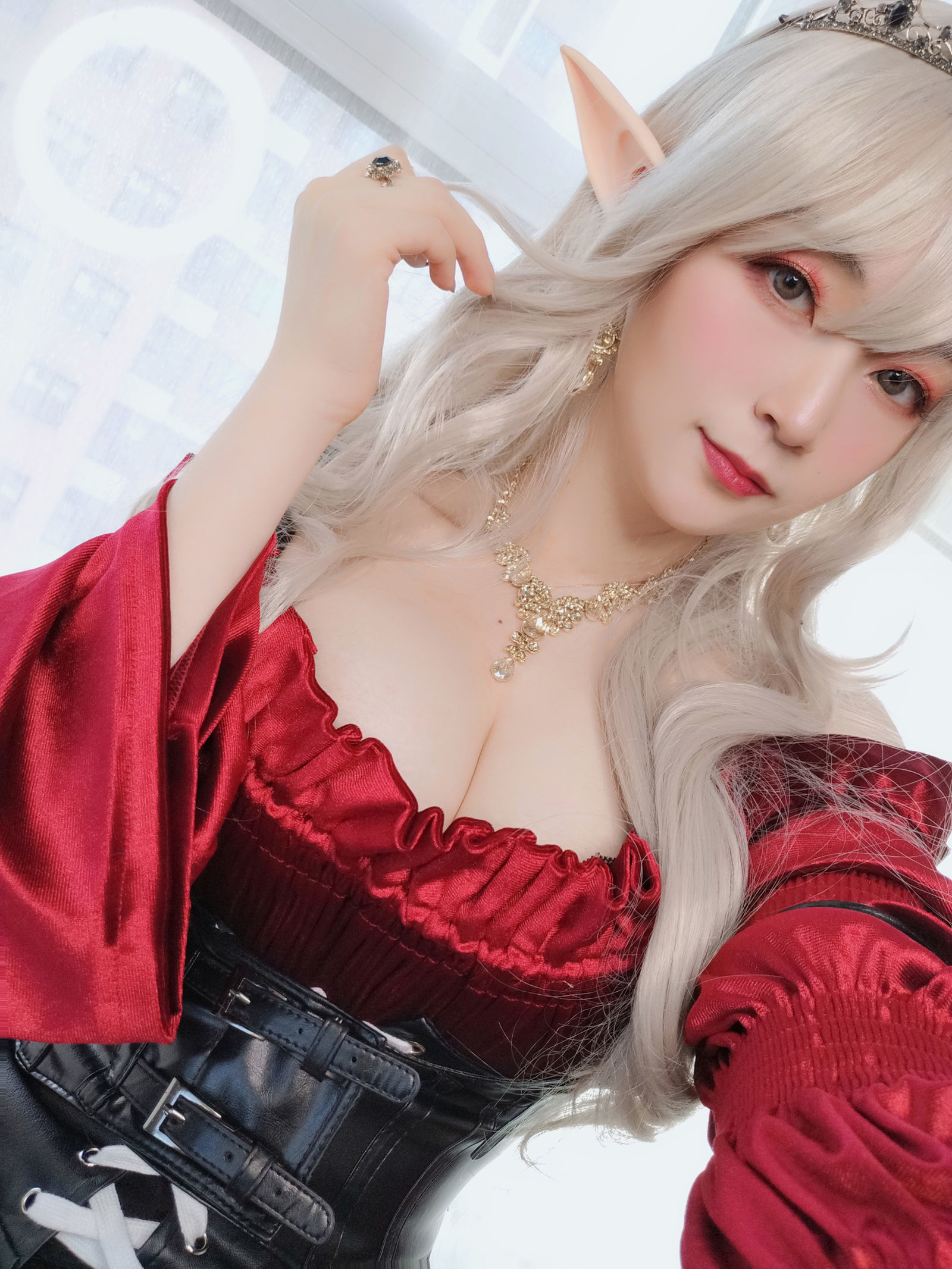 [COSPLAY] Coser小姐姐白银 – 皇家吸血鬼