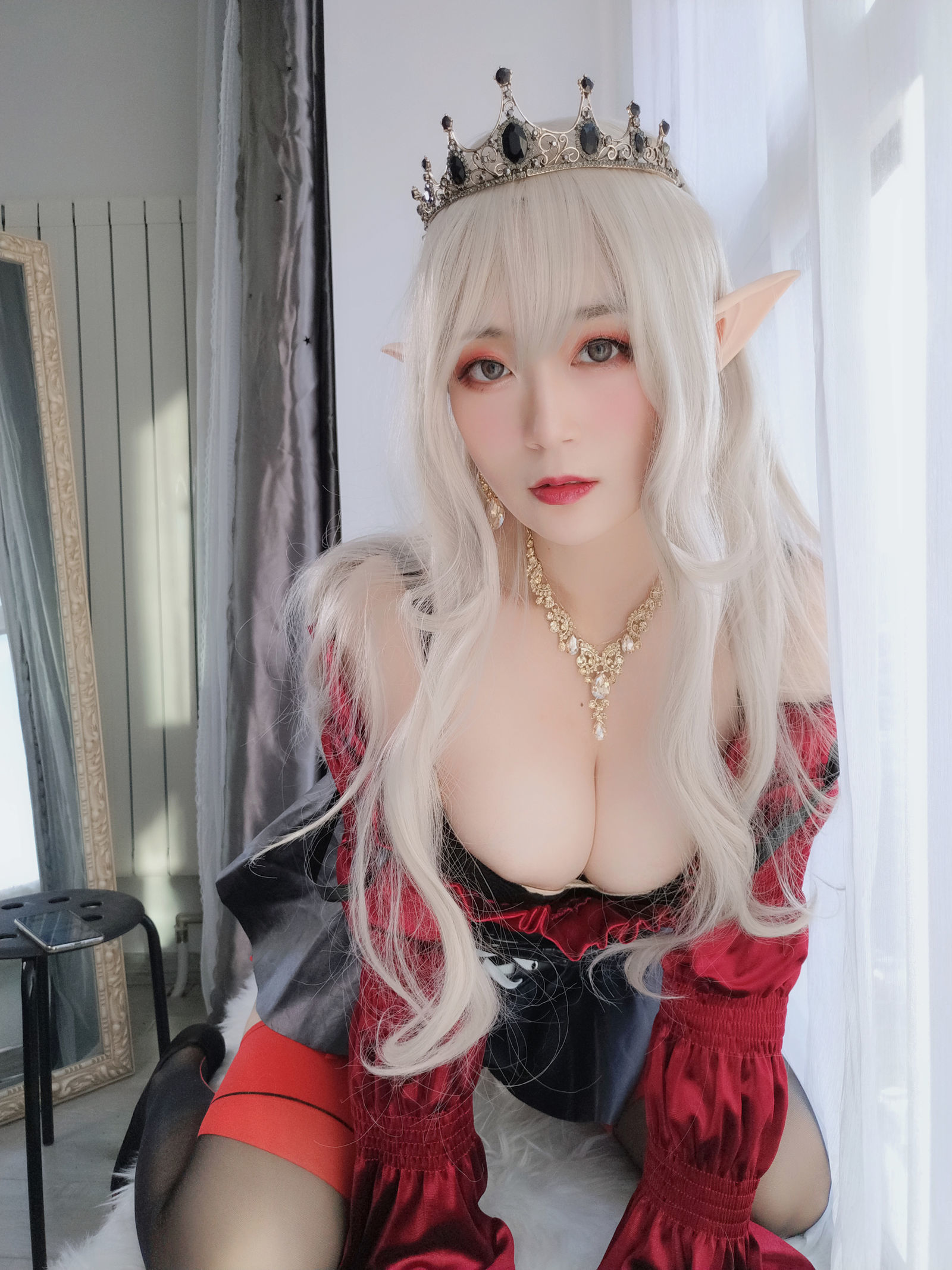 [COSPLAY] Coser小姐姐白银 – 皇家吸血鬼