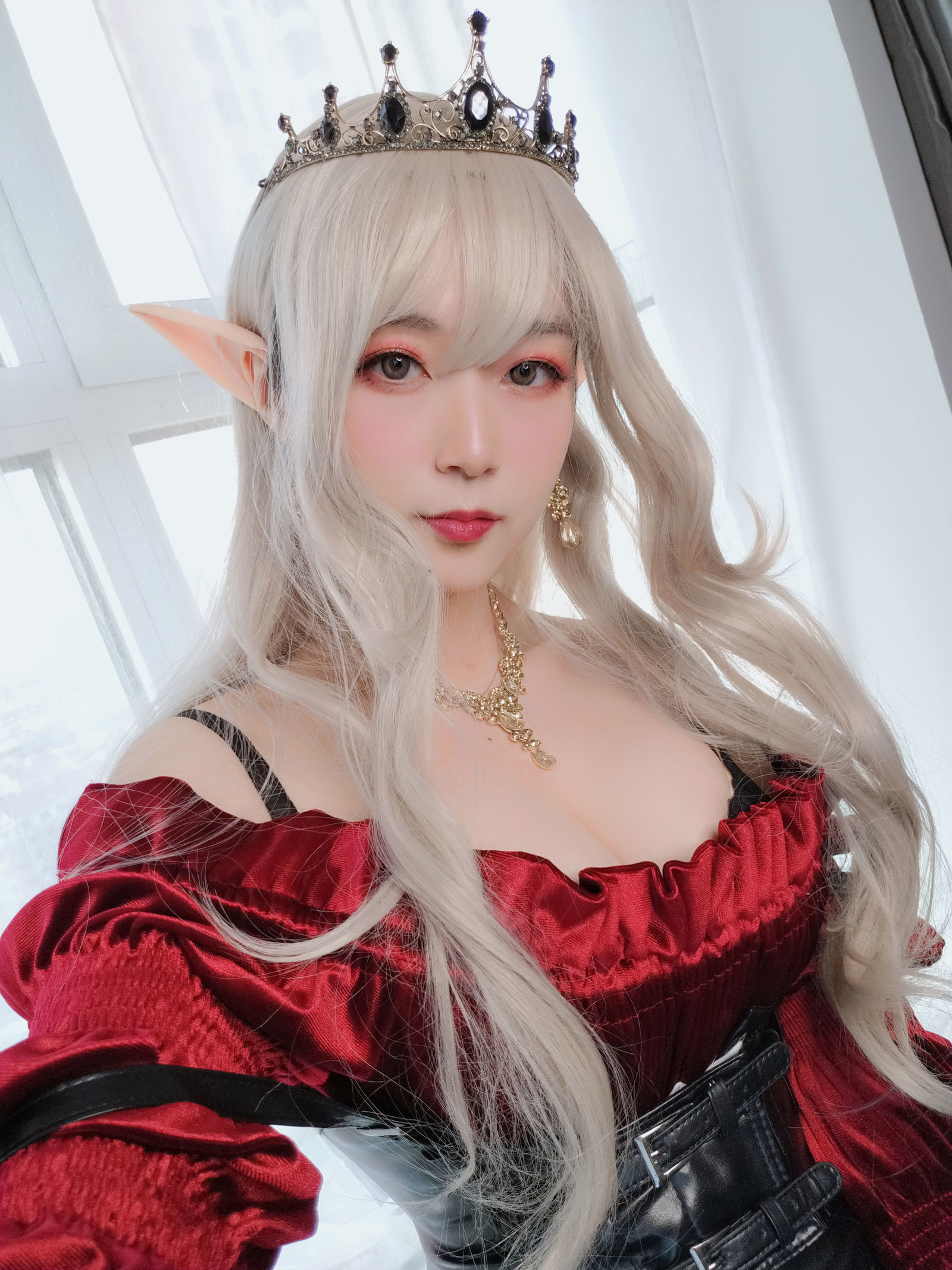 [COSPLAY] Coser小姐姐白银 – 皇家吸血鬼