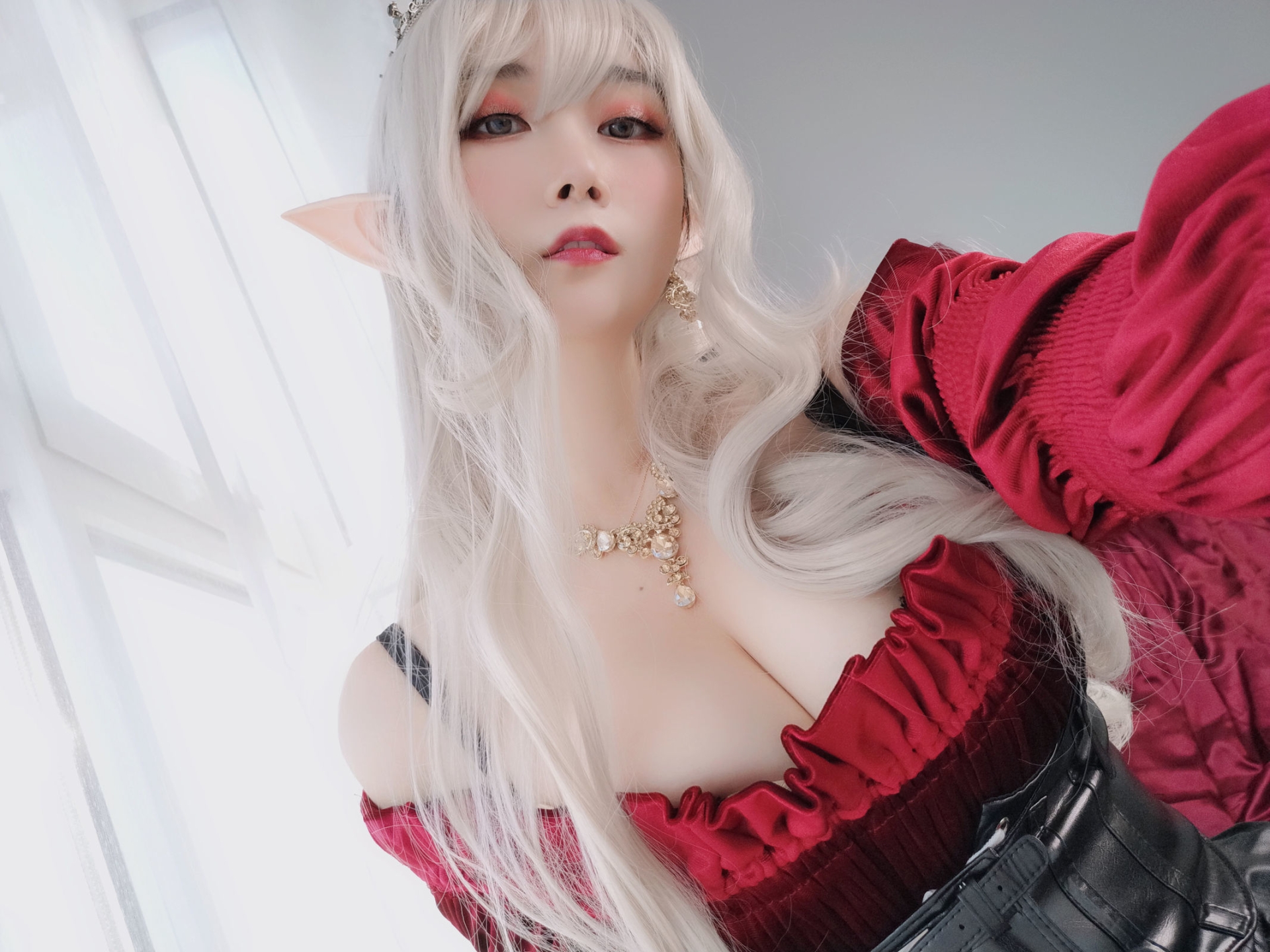 [COSPLAY] Coser小姐姐白银 – 皇家吸血鬼