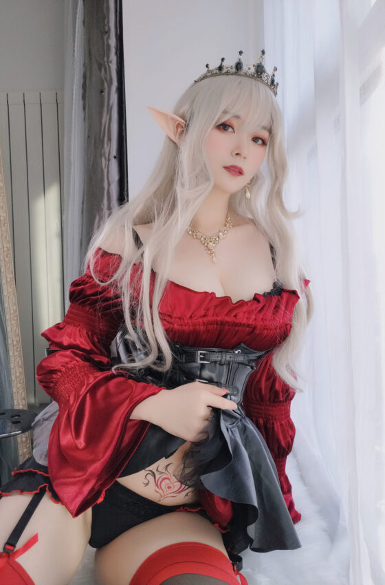 [COSPLAY] Coser小姐姐白银 – 皇家吸血鬼