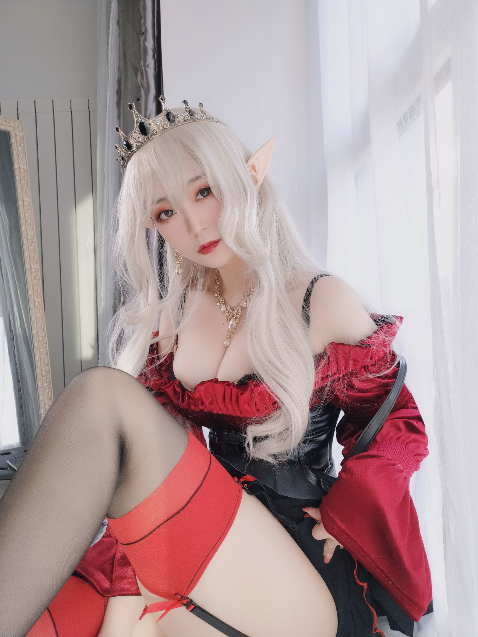 [COSPLAY] Coser小姐姐白银 – 皇家吸血鬼