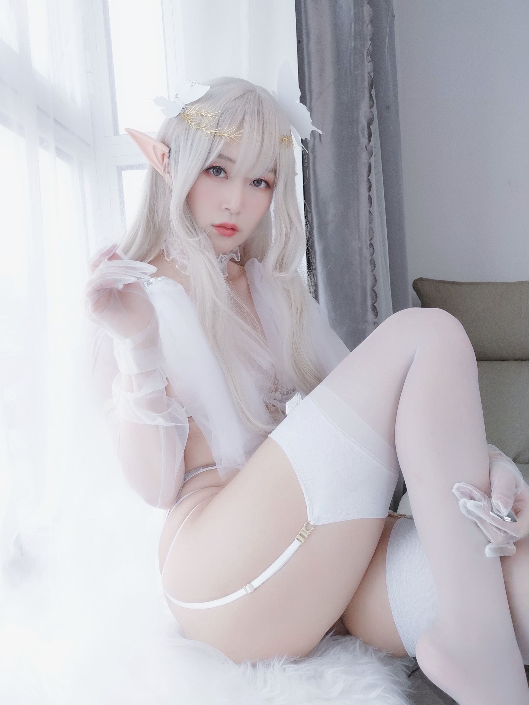 [COSPLAY] Coser小姐姐白银 – 纯白精灵