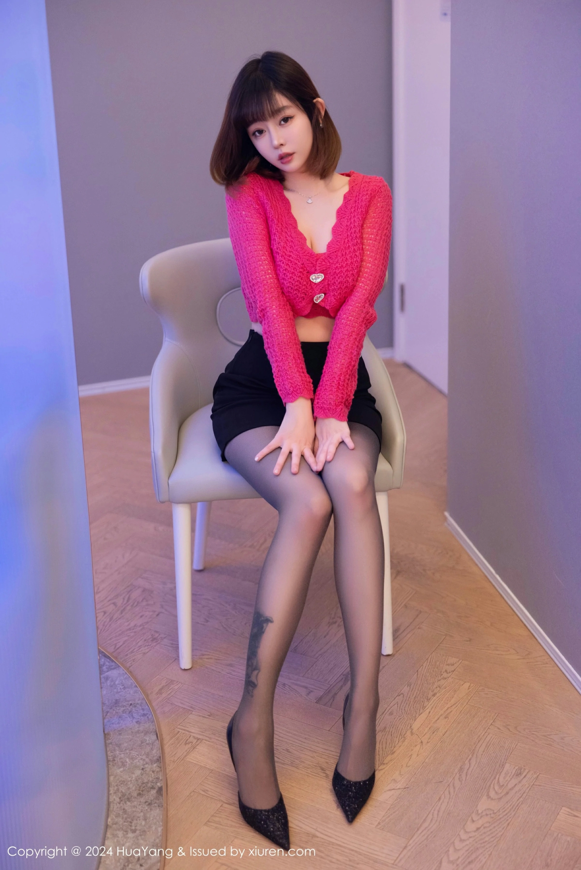 [HuaYang花漾写真] 2024.04.19 VOL.576 王雨纯 红色轻透上衣 魅惑黑丝 性感写真 [88+1P]