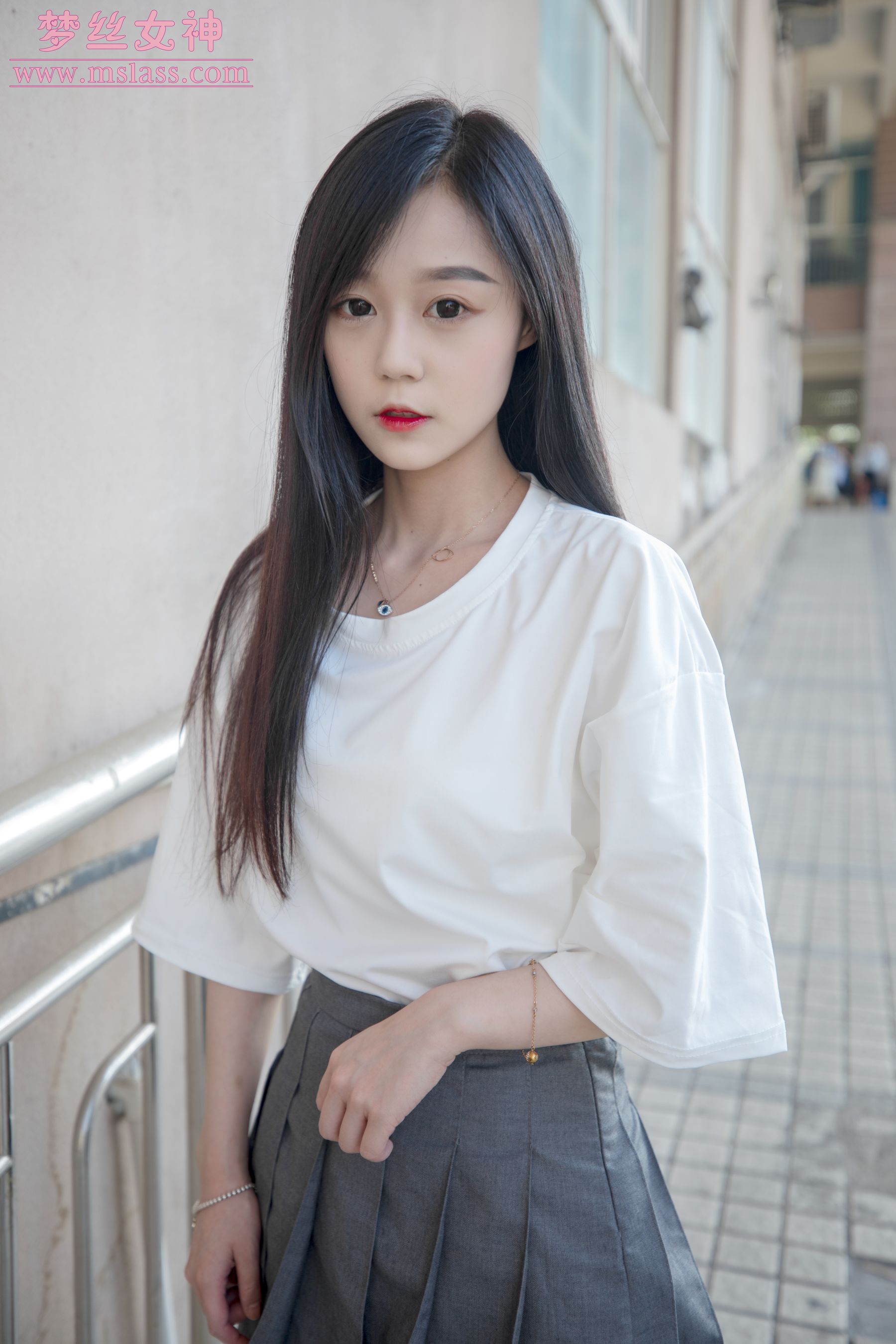 [MSLASS梦丝女神] 灵灵 甜静的明星脸