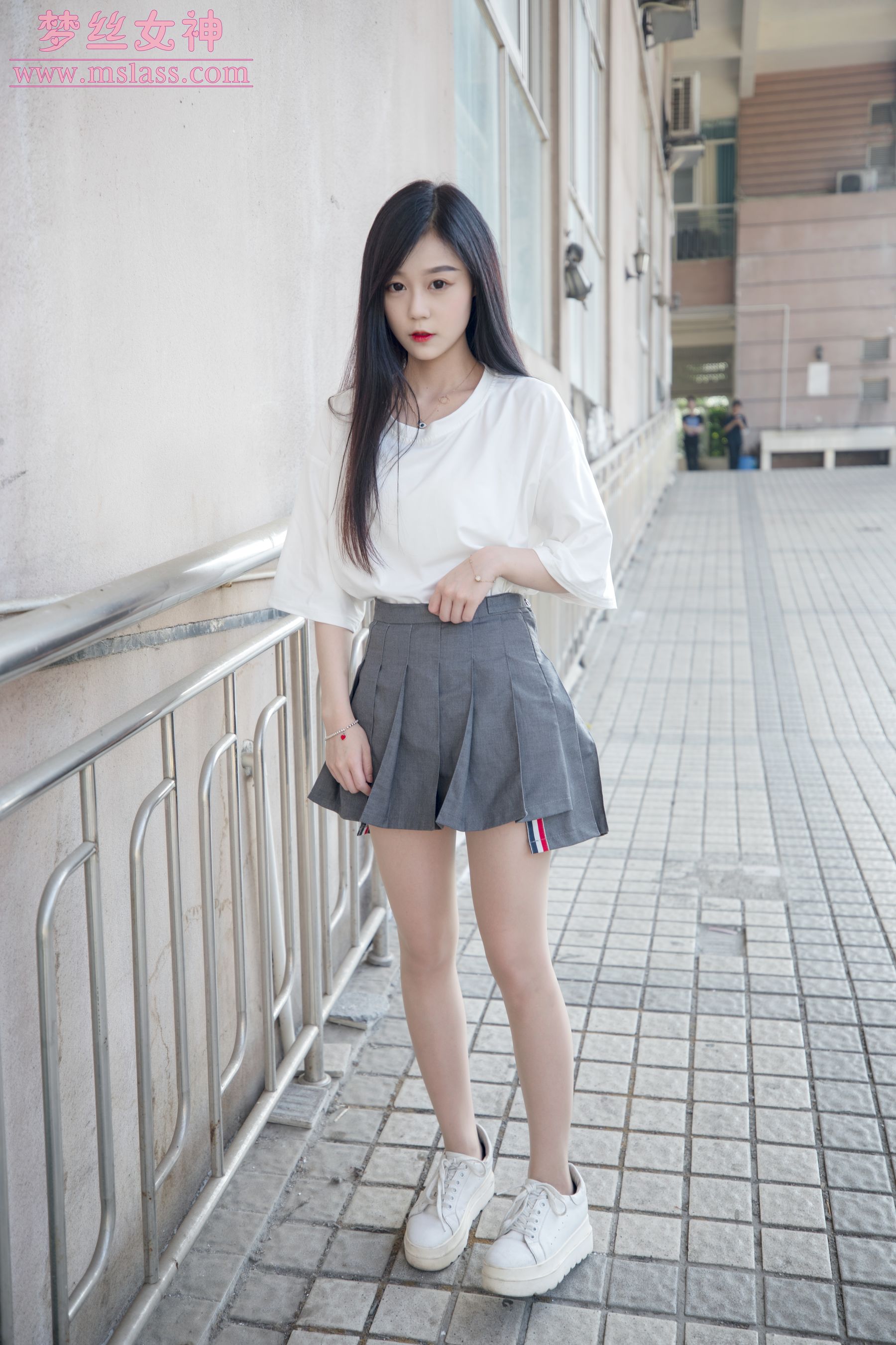 [MSLASS梦丝女神] 灵灵 甜静的明星脸