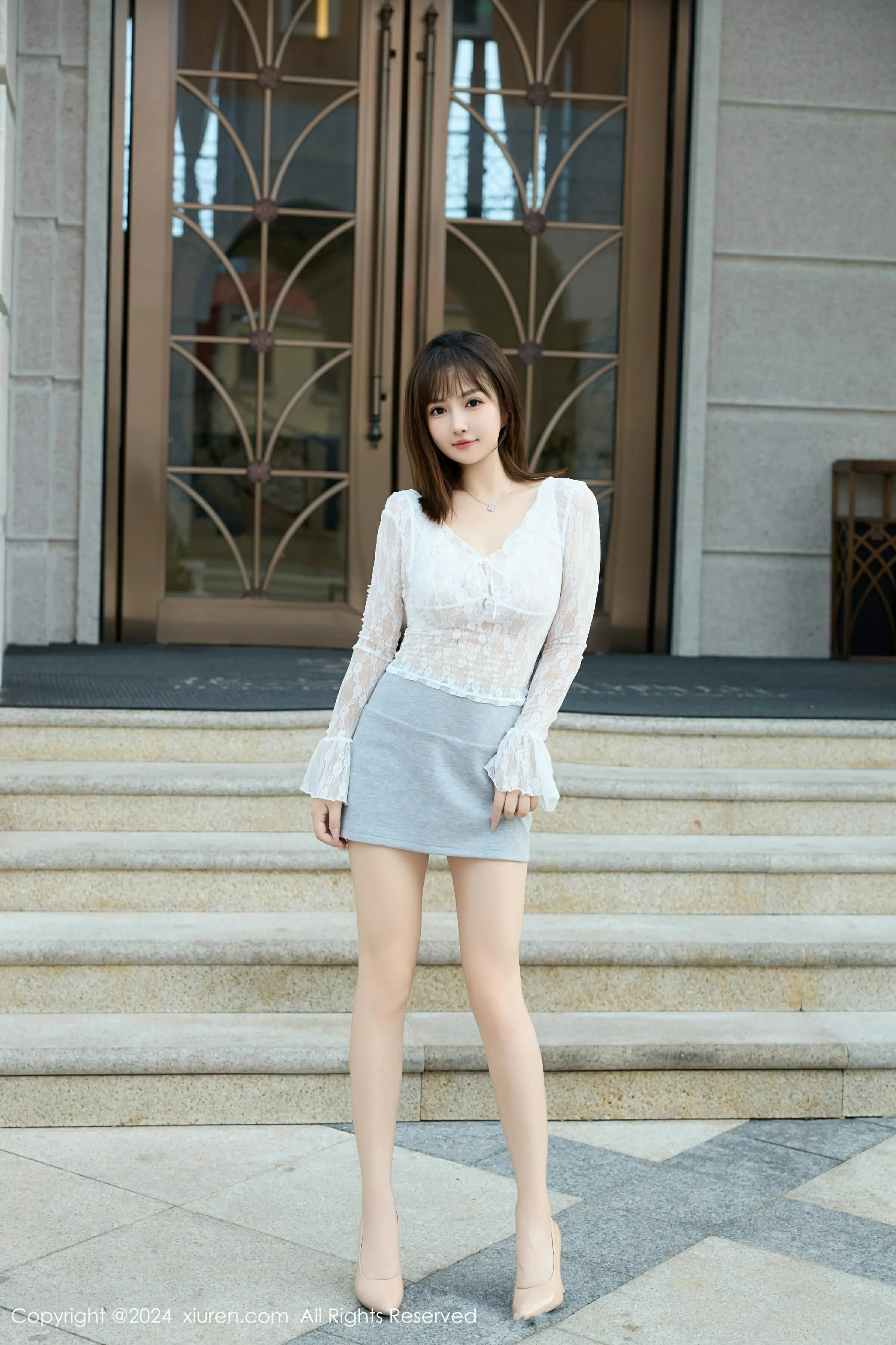 [XiuRen秀人网] 2024.10.16 No.9294 养乐多Doll 白色蕾丝常服 性感写真 [50+1P]