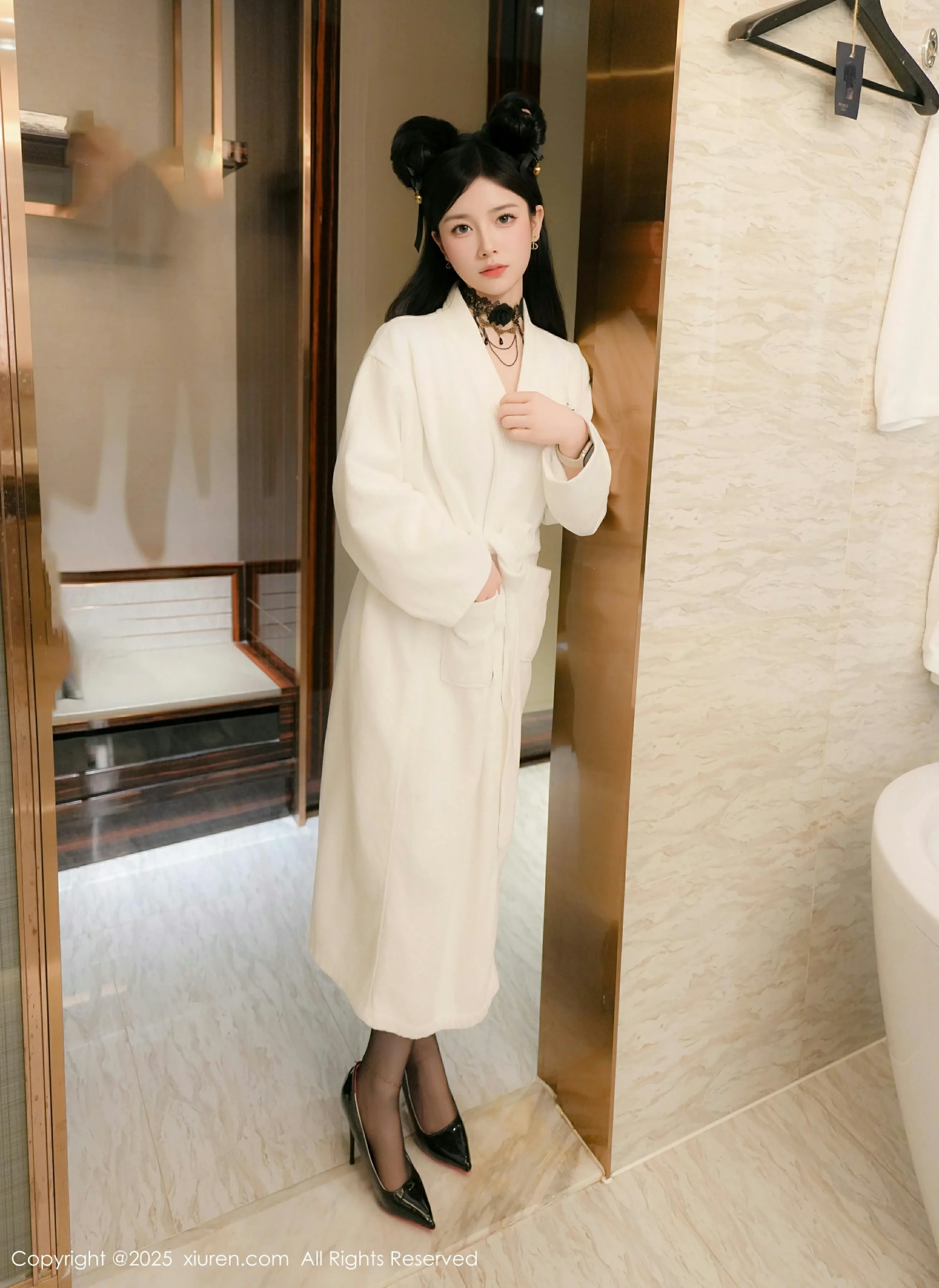 [XiuRen秀人网] 2025.03.04 No.9961 优酱 新人首套写真 性感黑色情趣内衣 [77+1P]