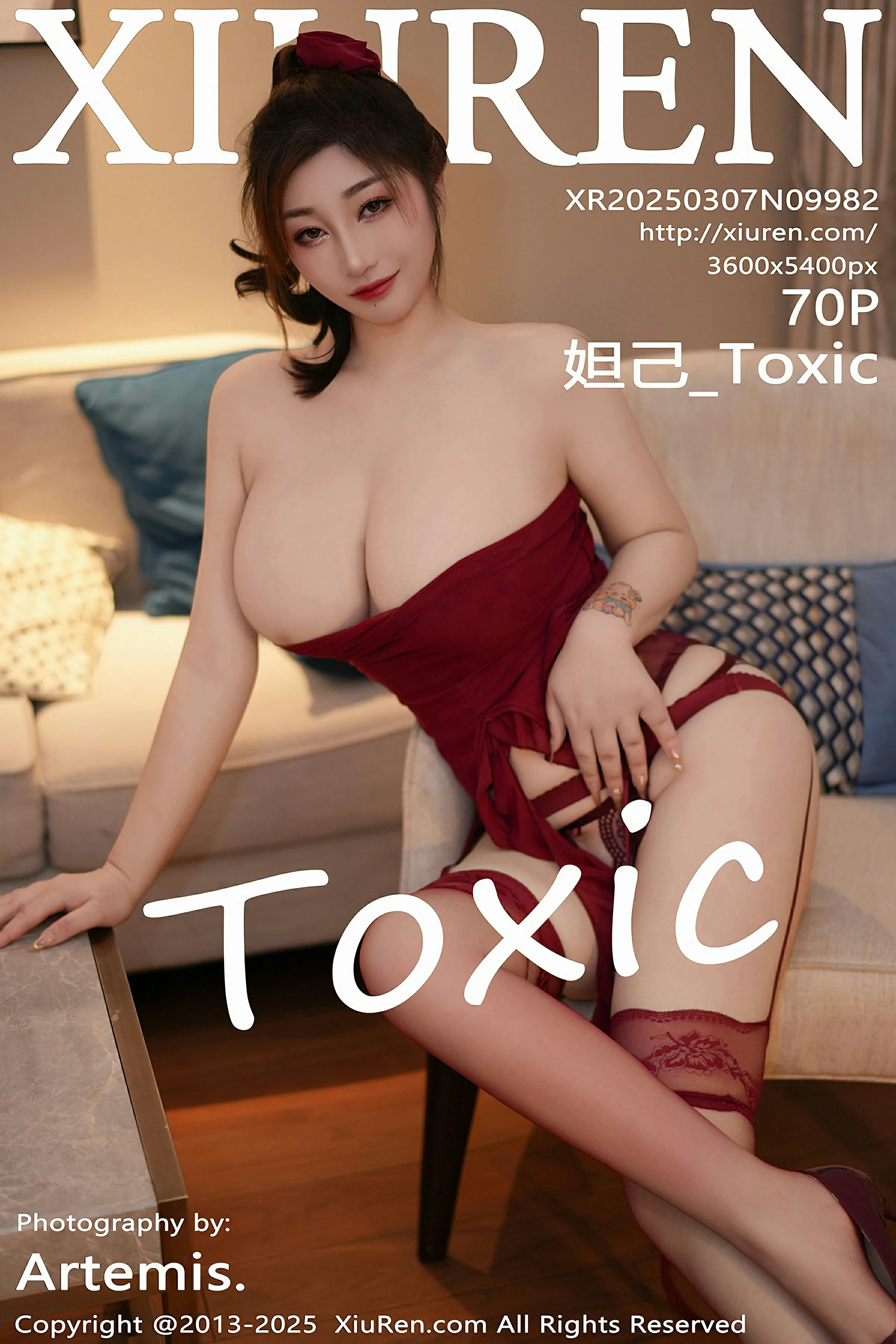 [XiuRen秀人网] 2025.03.07 No.9982 妲己_Toxic 红色露肩礼裙 红色丝袜 性感写真 [70+1P]