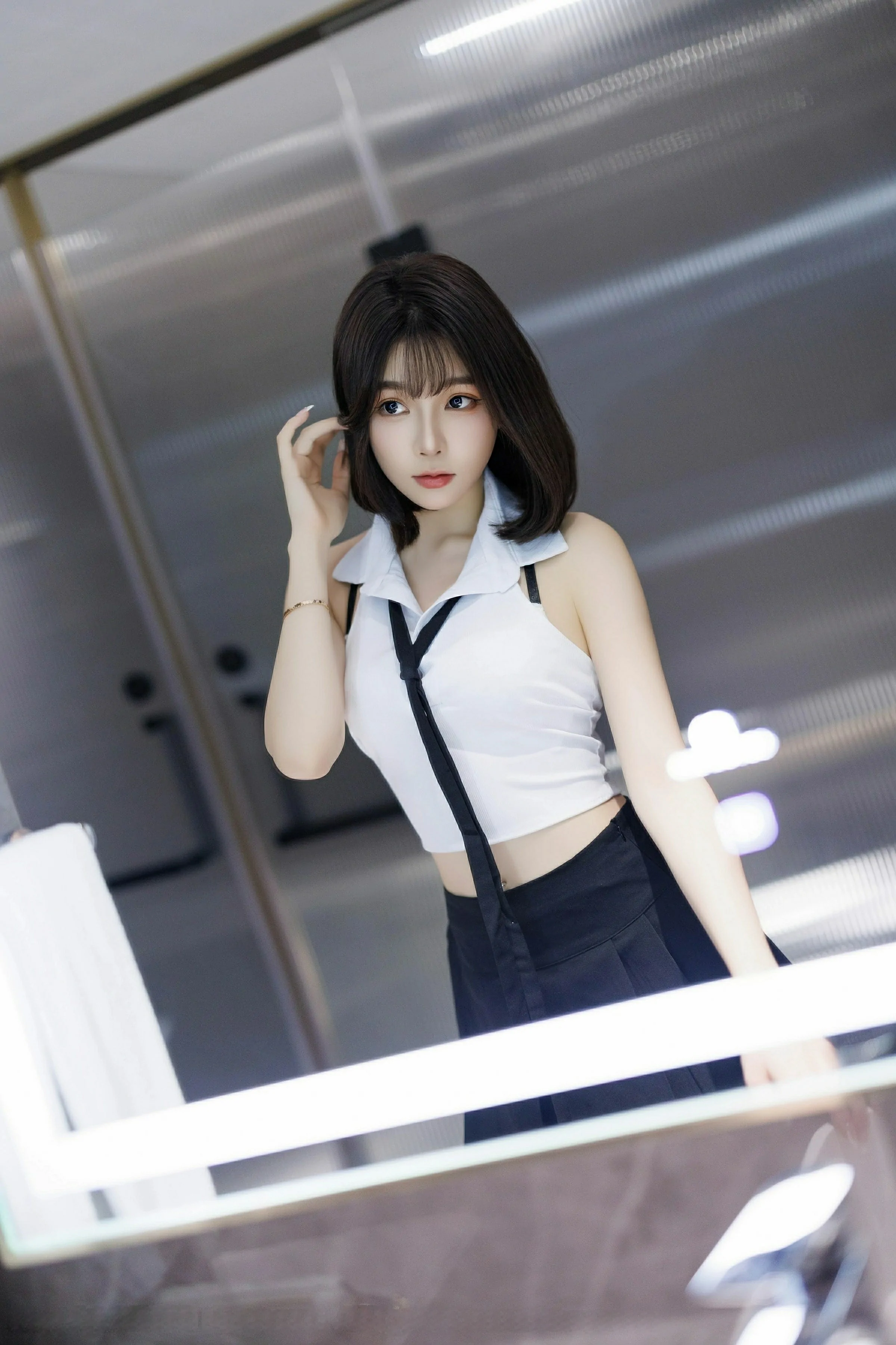 [XiuRen秀人网] 2025.03.20 No.10048 徐莉芝Booty 白色上衣 黑色短裙 性感写真 [82+1P]