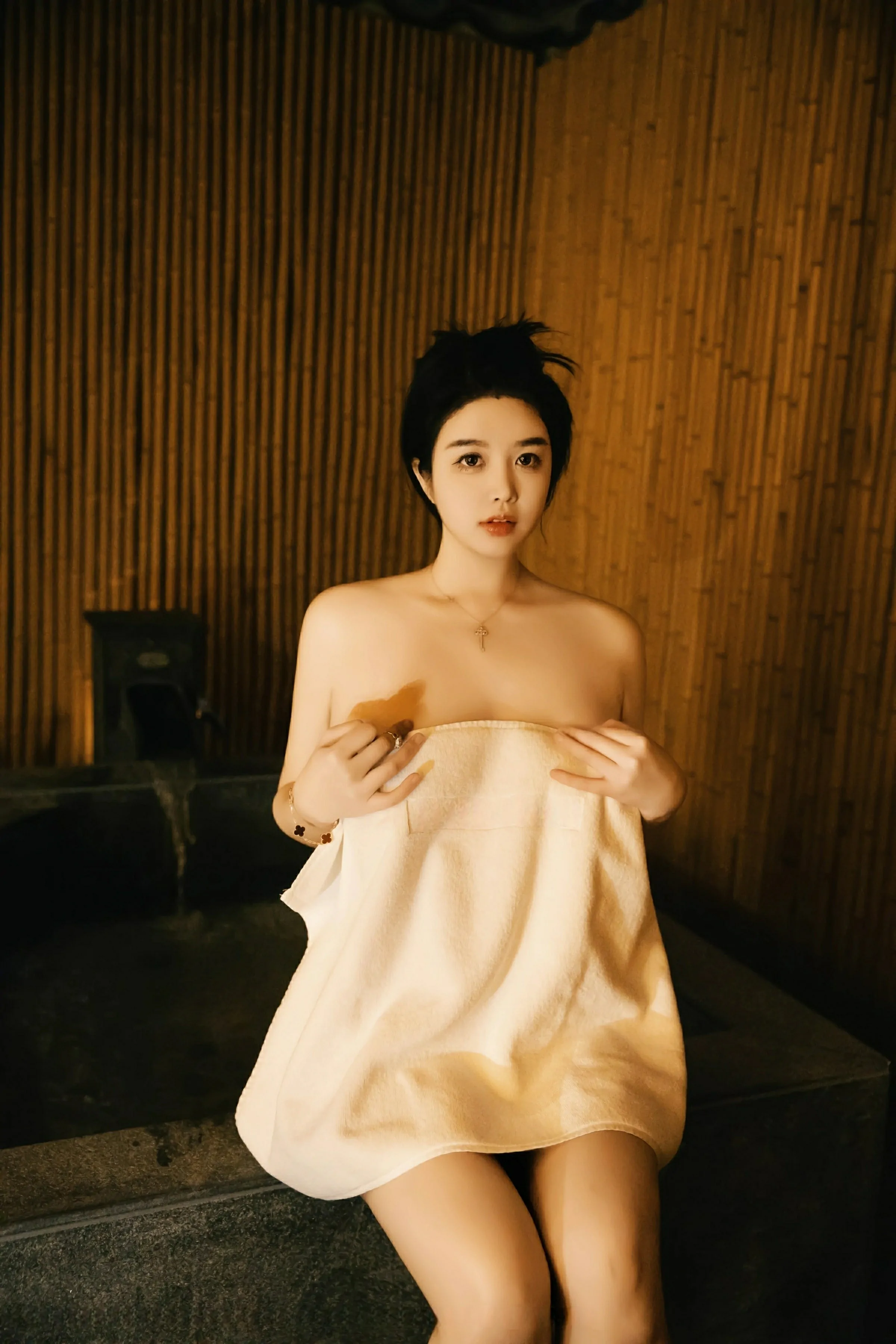 [XiuRen秀人网] 2025.03.31 No.10091 林若凡F 温泉主题拍摄 性感写真 [37+1P]