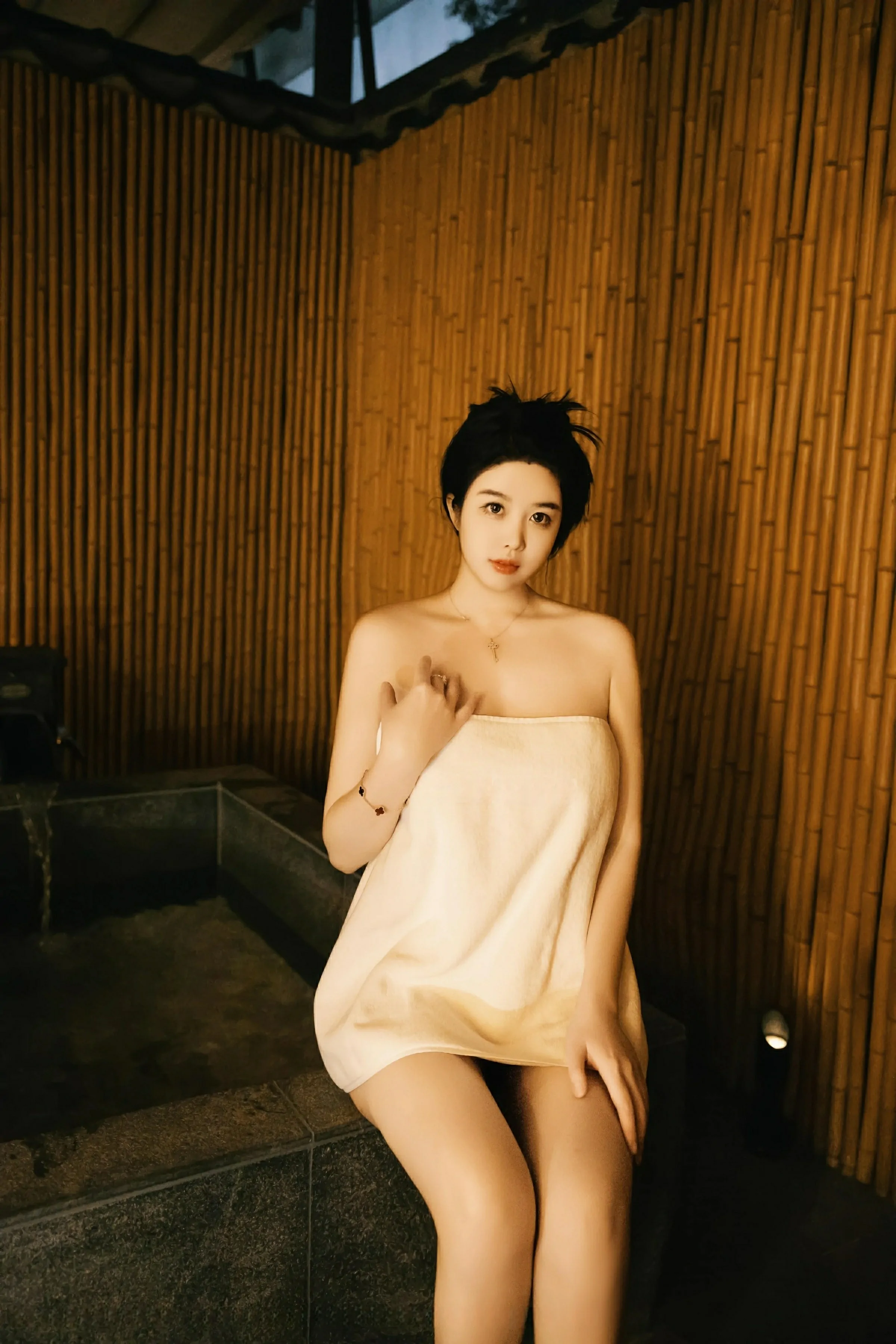 [XiuRen秀人网] 2025.03.31 No.10091 林若凡F 温泉主题拍摄 性感写真 [37+1P]