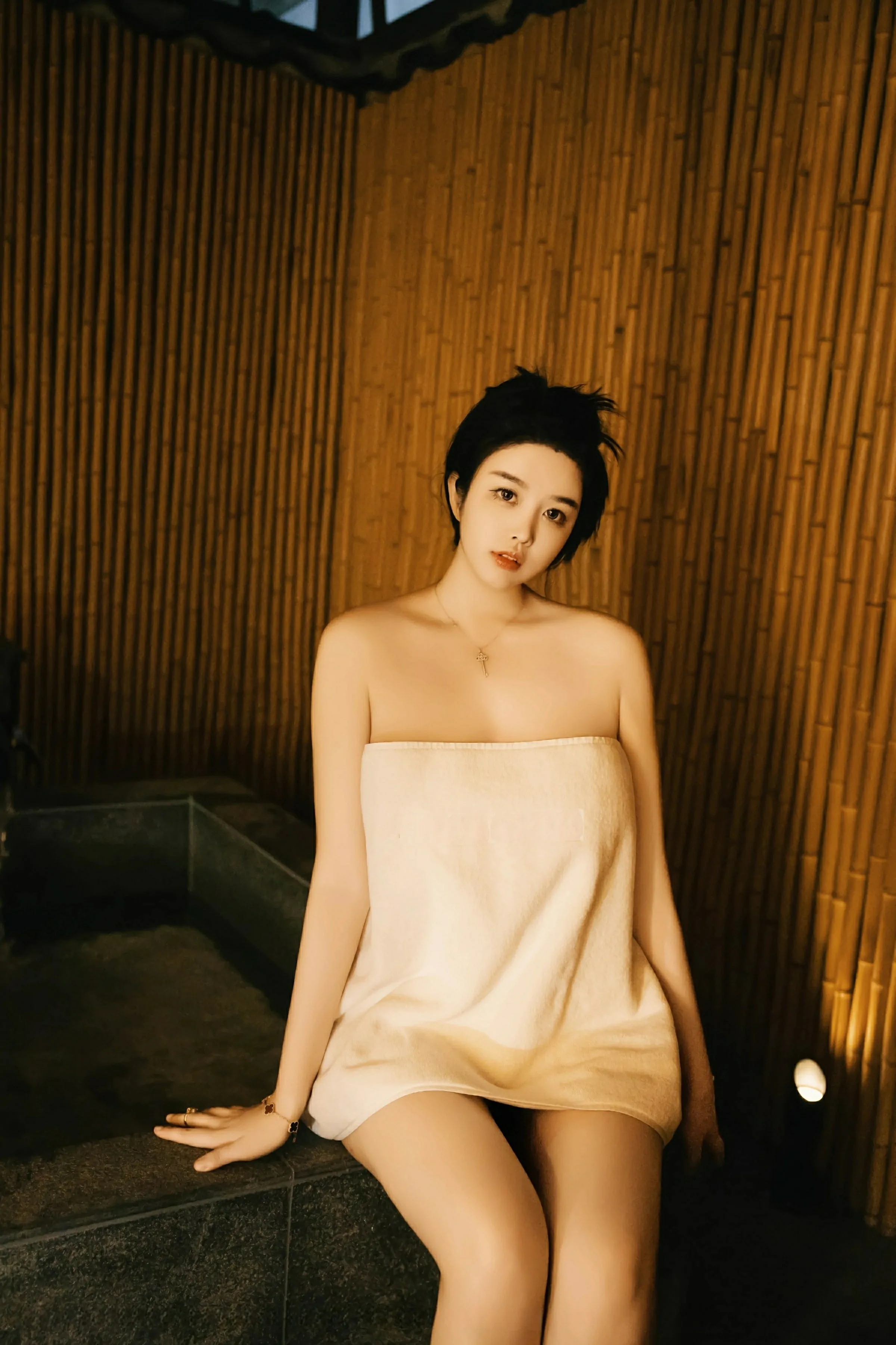 [XiuRen秀人网] 2025.03.31 No.10091 林若凡F 温泉主题拍摄 性感写真 [37+1P]