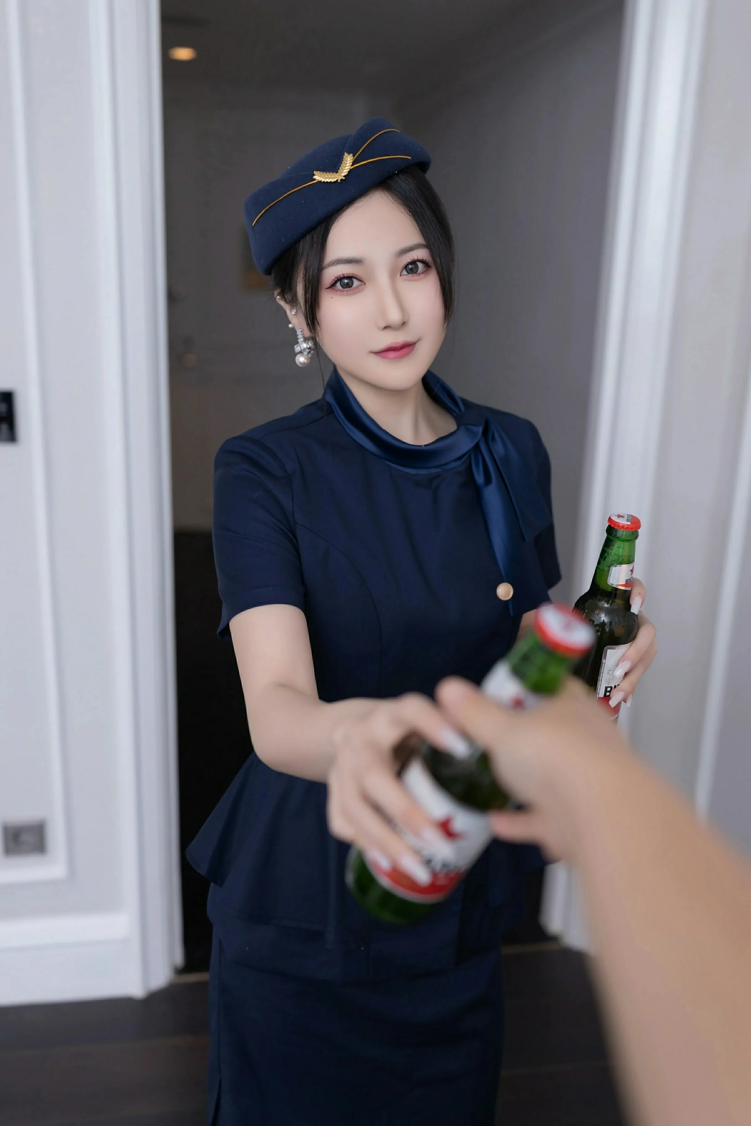 [XiuRen秀人网] 2025.04.11 No.10142 鱼子酱Fish 性感空姐制服诱惑 印尼旅拍写真 [80+1P]