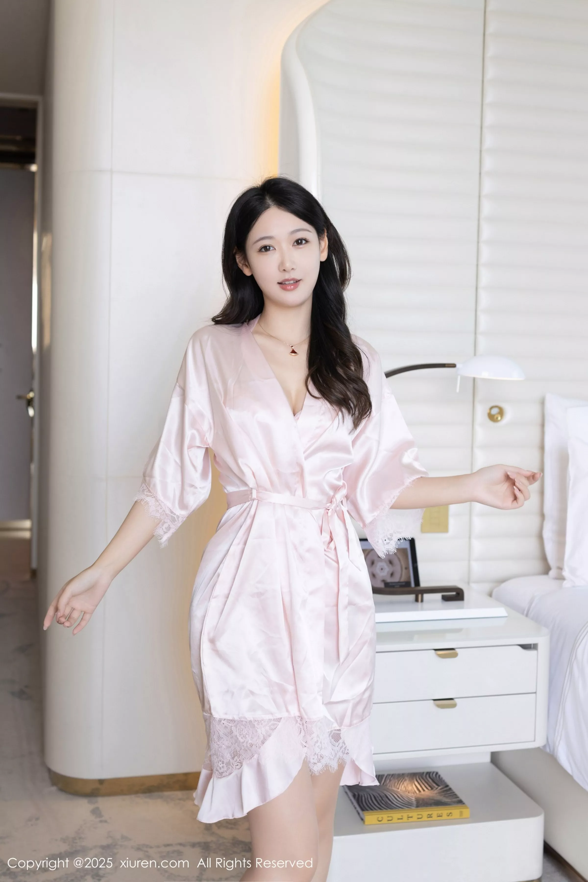 [XiuRen秀人网] 2025.04.14 No.10150 唐安琪 粉色连衣短裙 肉色丝袜 性感写真 [79+1P]