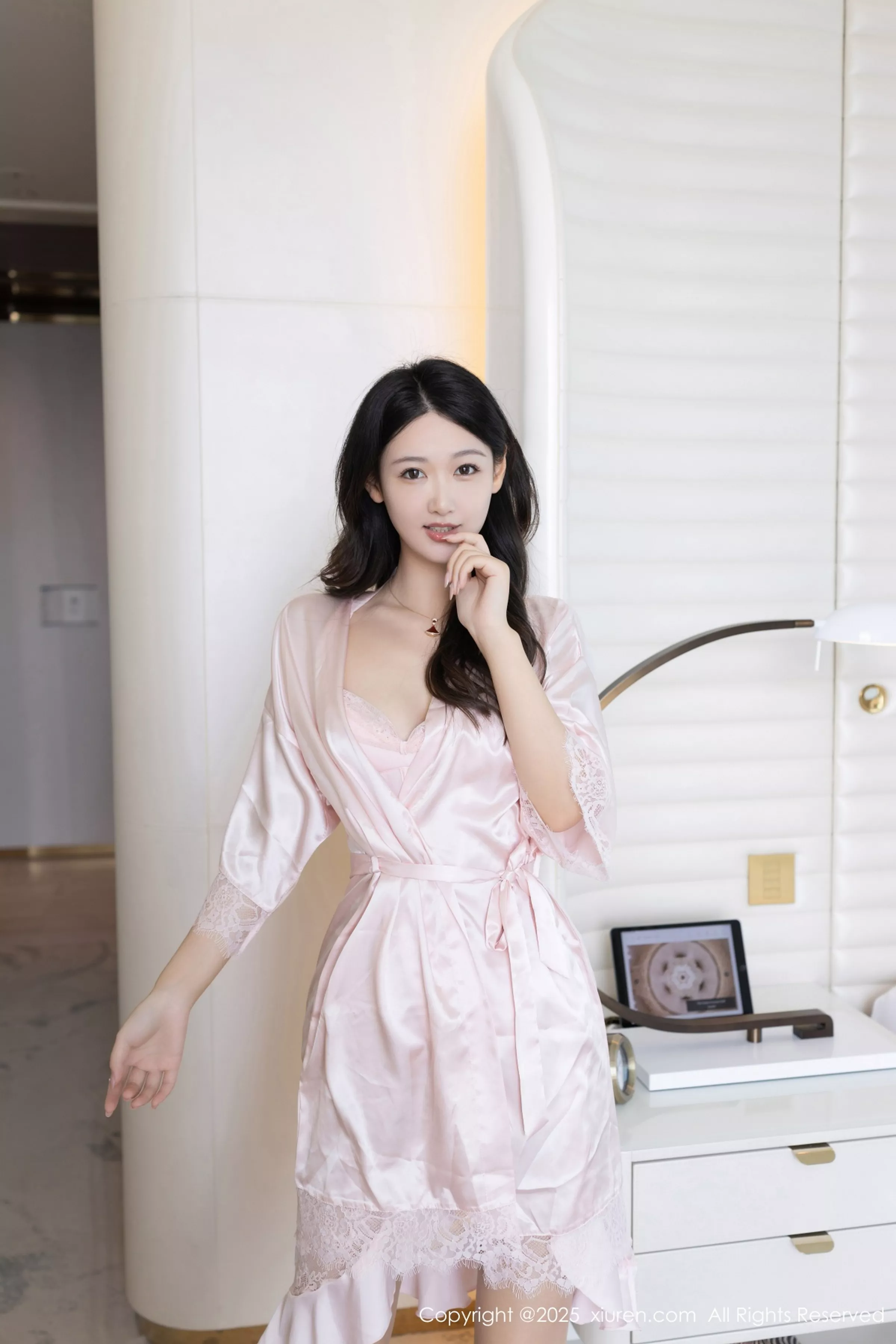 [XiuRen秀人网] 2025.04.14 No.10150 唐安琪 粉色连衣短裙 肉色丝袜 性感写真 [79+1P]