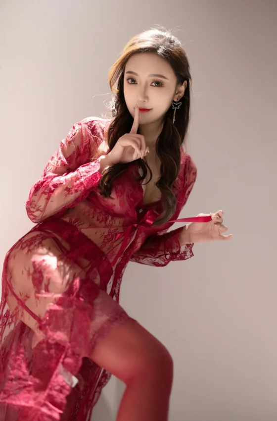 [秀人内购] 王馨瑶Yanni 诱人私拍福利 红色情趣套装