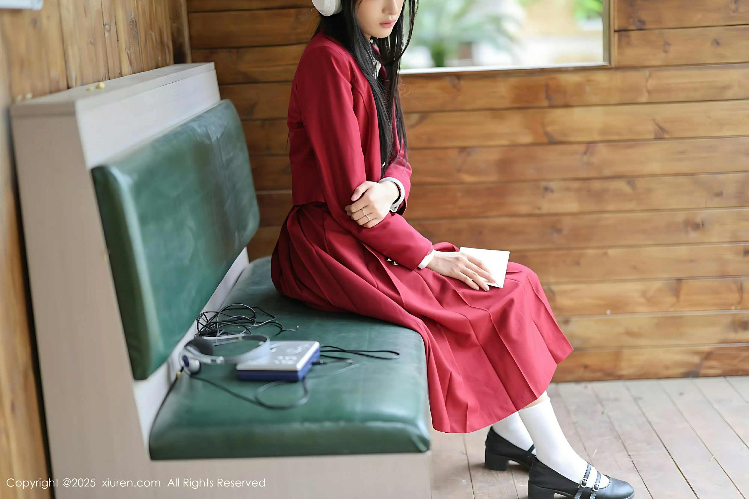 [XiuRen秀人网] 2025.04.29 No.10215 茂木希子 新人首套写真 性感红色裙子 诱人肉色丝袜 [82+1P]