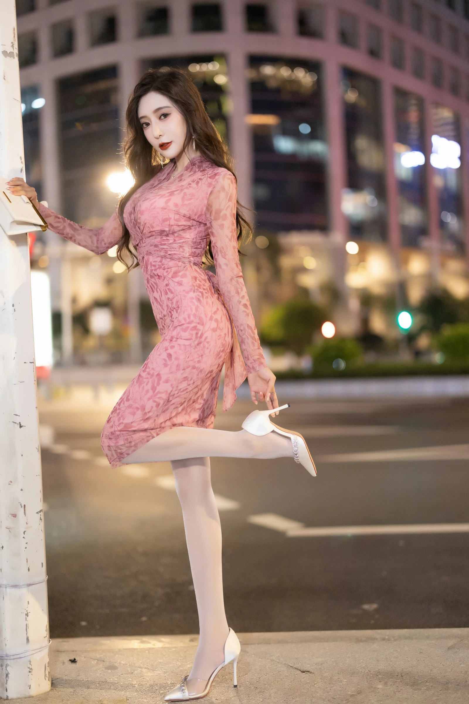 [秀人内购] 王馨瑶Yanni 诱人私拍福利 碎花连衣裙