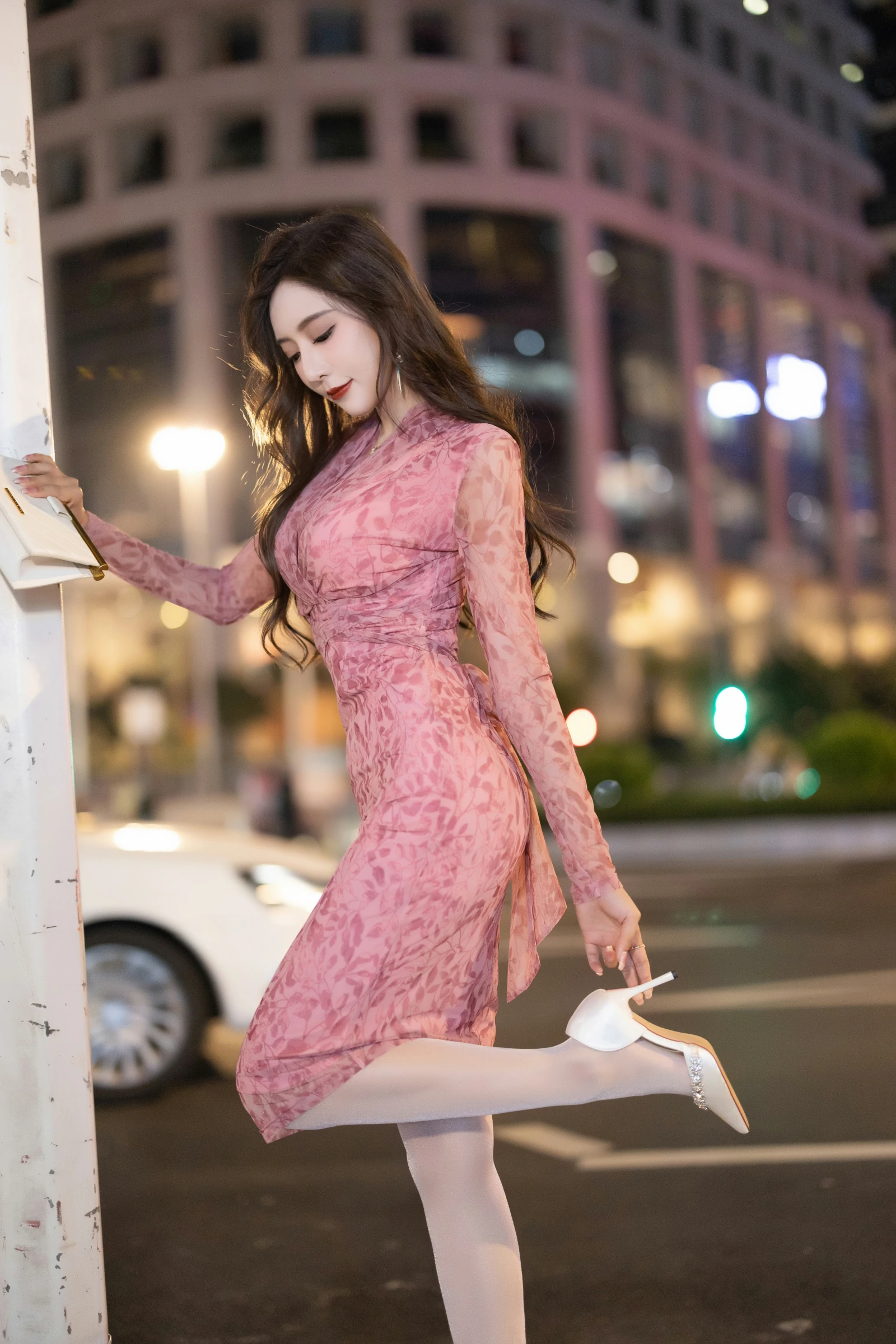 [秀人内购] 王馨瑶Yanni 诱人私拍福利 碎花连衣裙