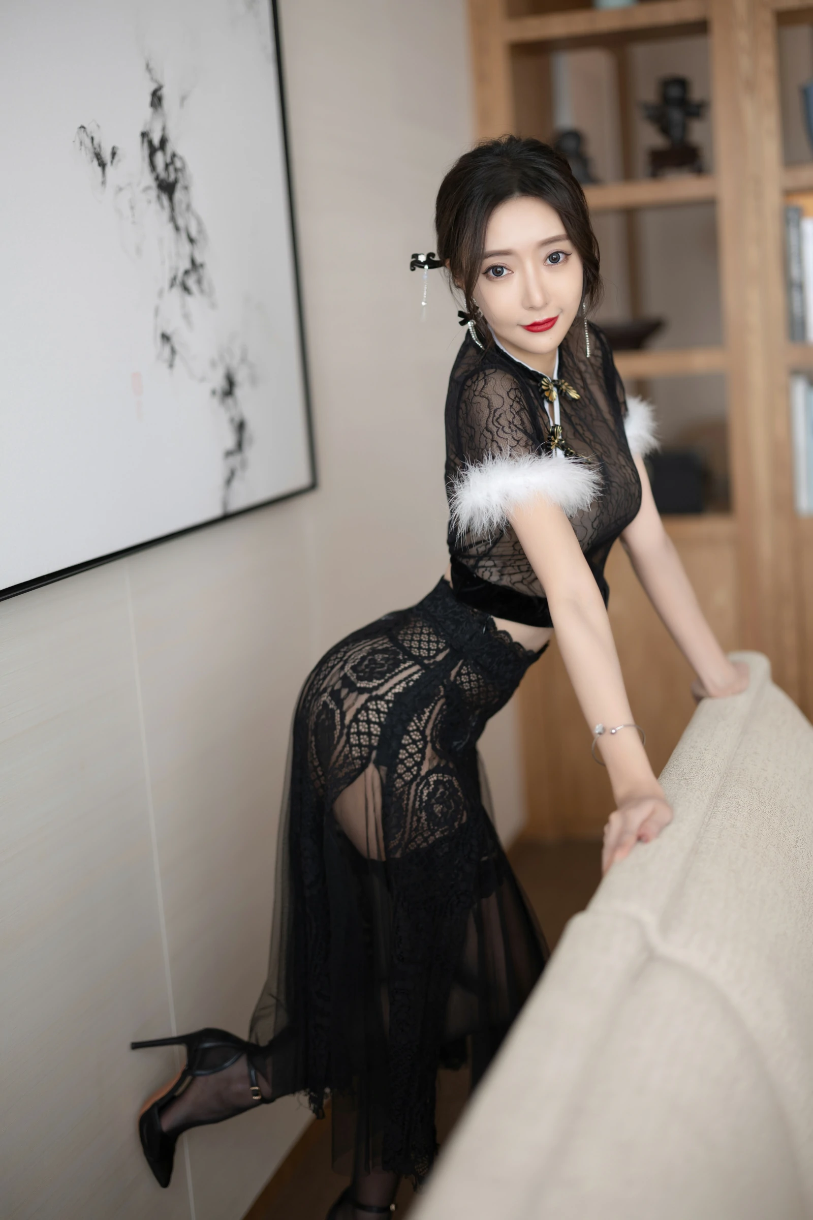 [秀人内购] 王馨瑶Yanni 诱人私拍福利 黑色网纱旗袍